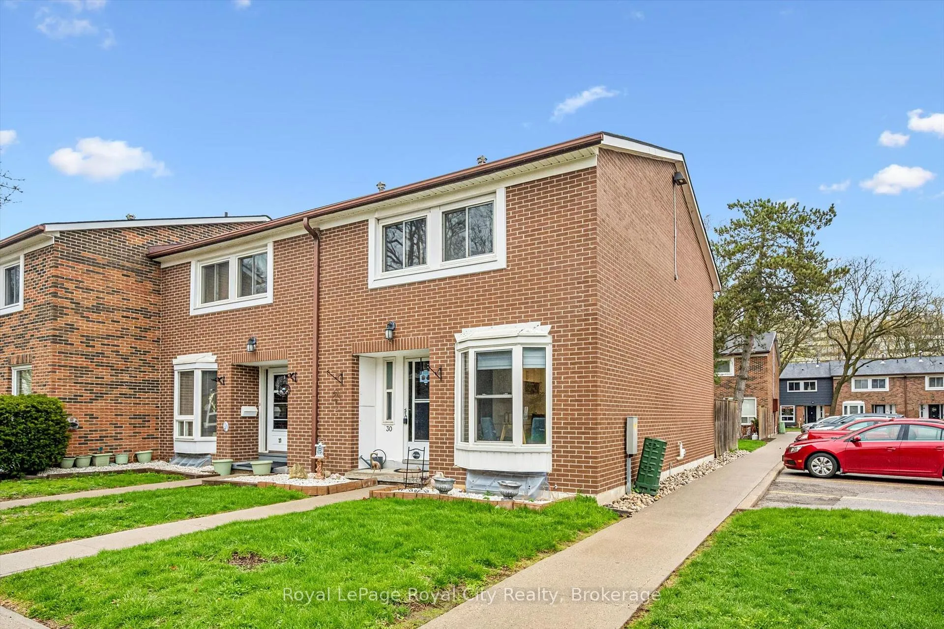 Photo 3 of Unit 30, 121 Bagot Street, Guelph, Junction/Onward Willow — HOMEH