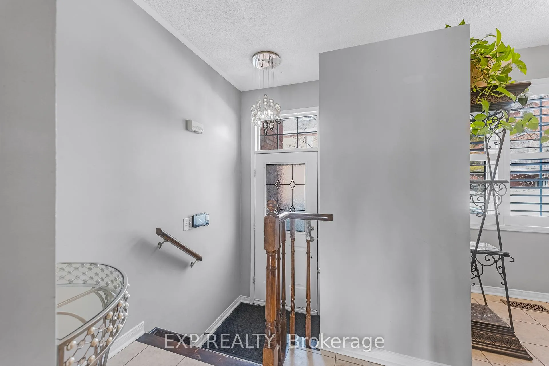 Photo 3 of 45 Sandlewood Court, Aurora, Bayview Wellington — HOMEH