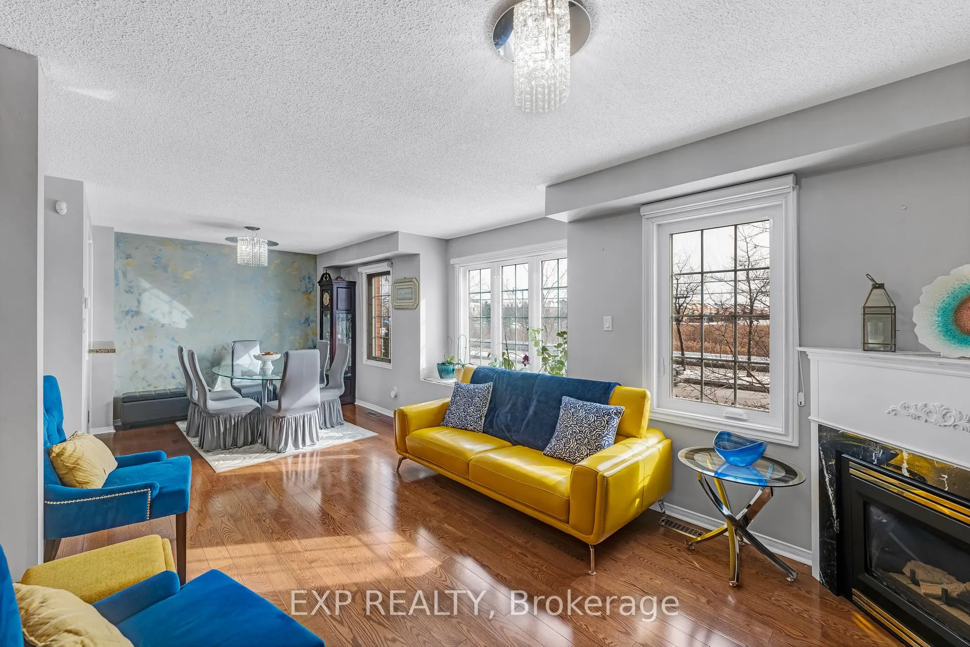 Photo 6 of 45 Sandlewood Court, Aurora, Bayview Wellington — HOMEH