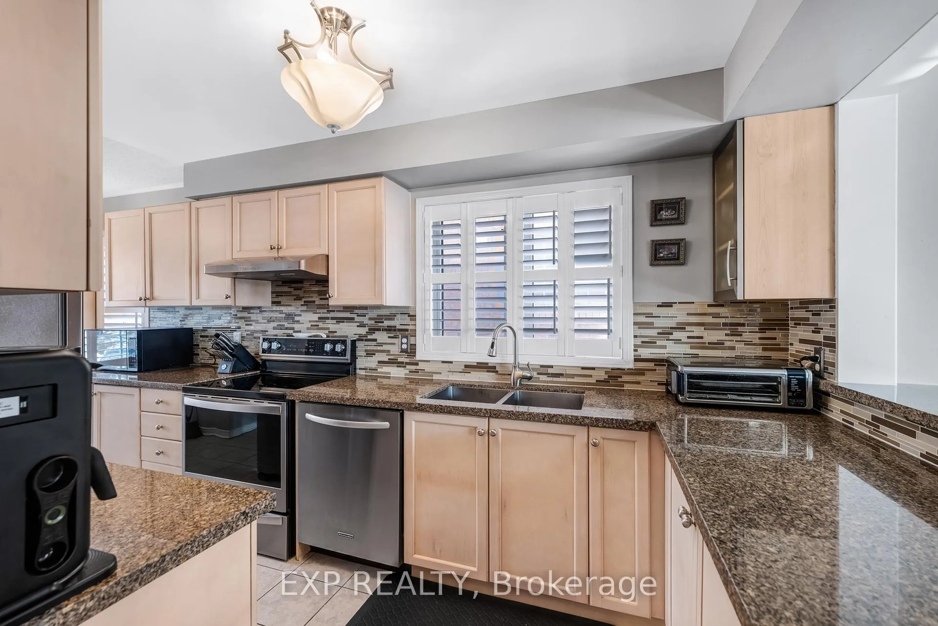 Photo 10 of 45 Sandlewood Court, Aurora, Bayview Wellington — HOMEH