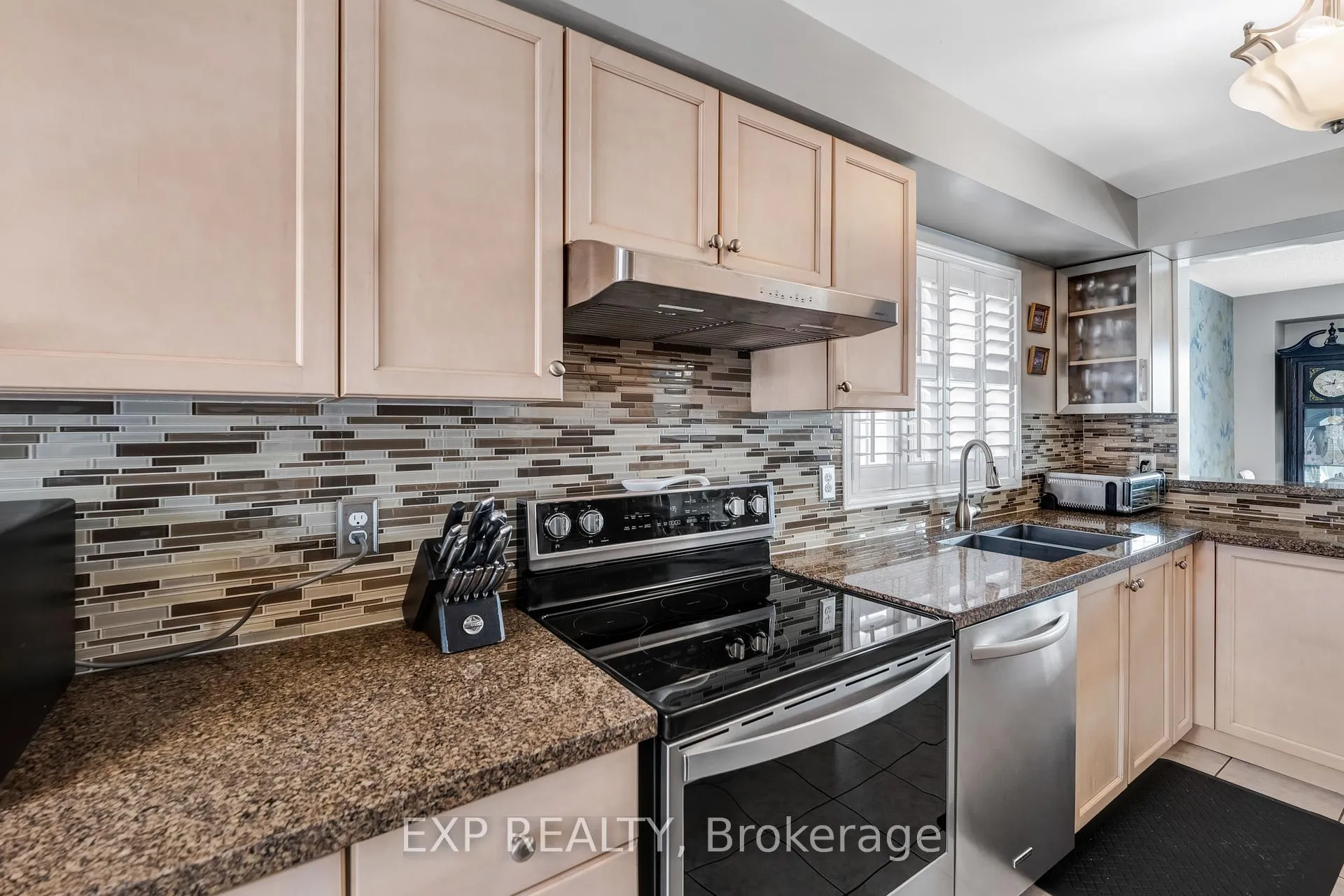 Photo 12 of 45 Sandlewood Court, Aurora, Bayview Wellington — HOMEH