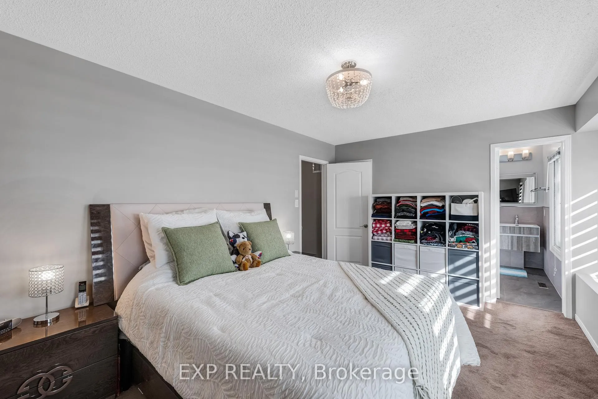 Photo 20 of 45 Sandlewood Court, Aurora, Bayview Wellington — HOMEH