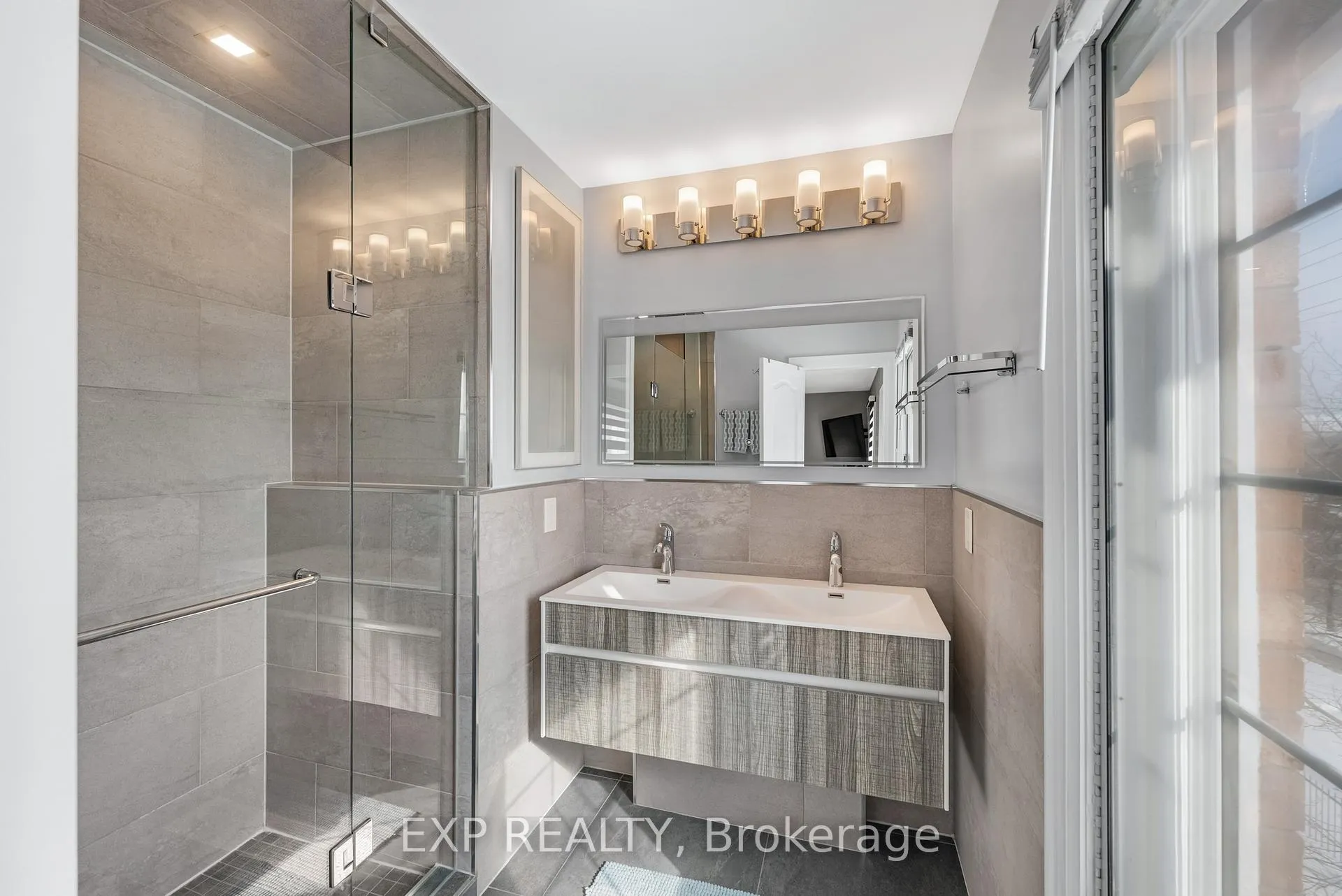 Photo 21 of 45 Sandlewood Court, Aurora, Bayview Wellington — HOMEH