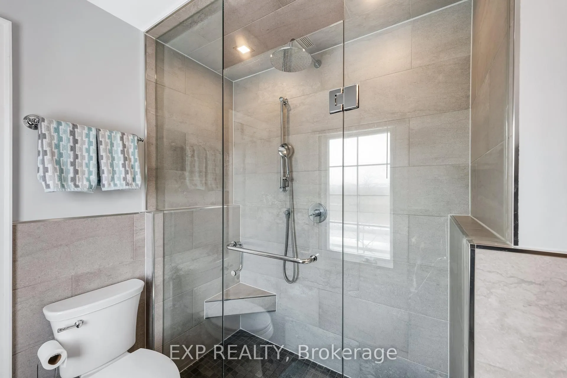 Photo 22 of 45 Sandlewood Court, Aurora, Bayview Wellington — HOMEH
