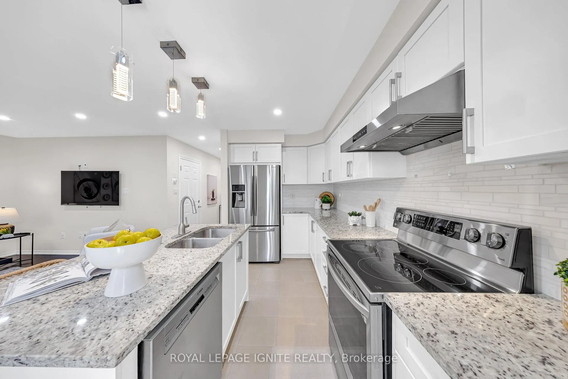 Photo 10 of 43 Headon Avenue, Ajax, Central East — HOMEH