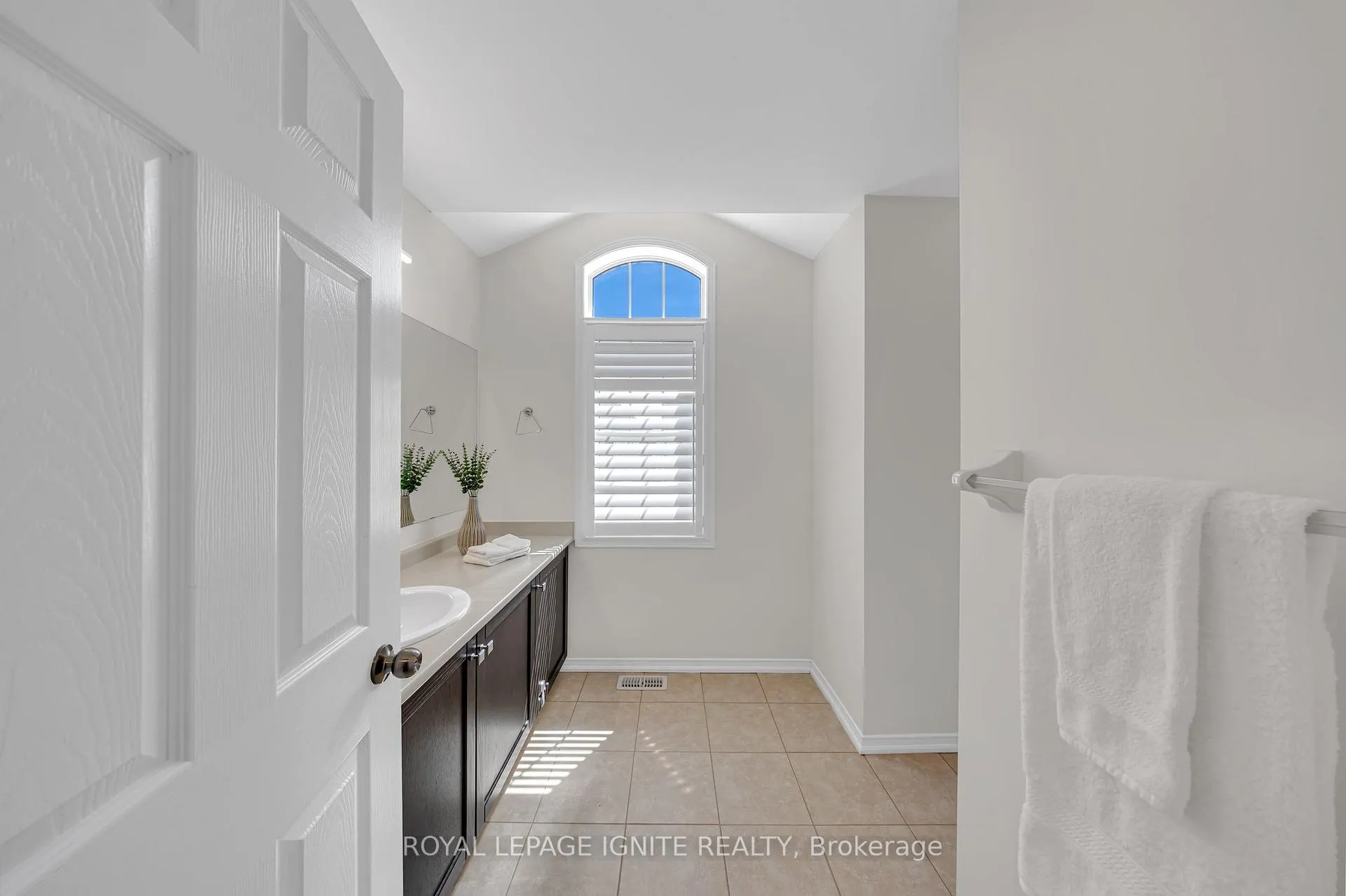 Photo 13 of 43 Headon Avenue, Ajax, Central East — HOMEH