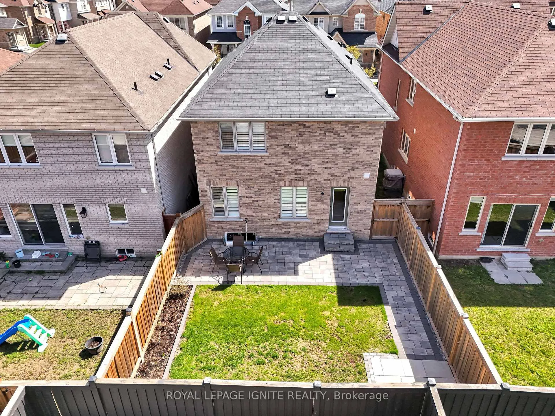 Photo 23 of 43 Headon Avenue, Ajax, Central East — HOMEH