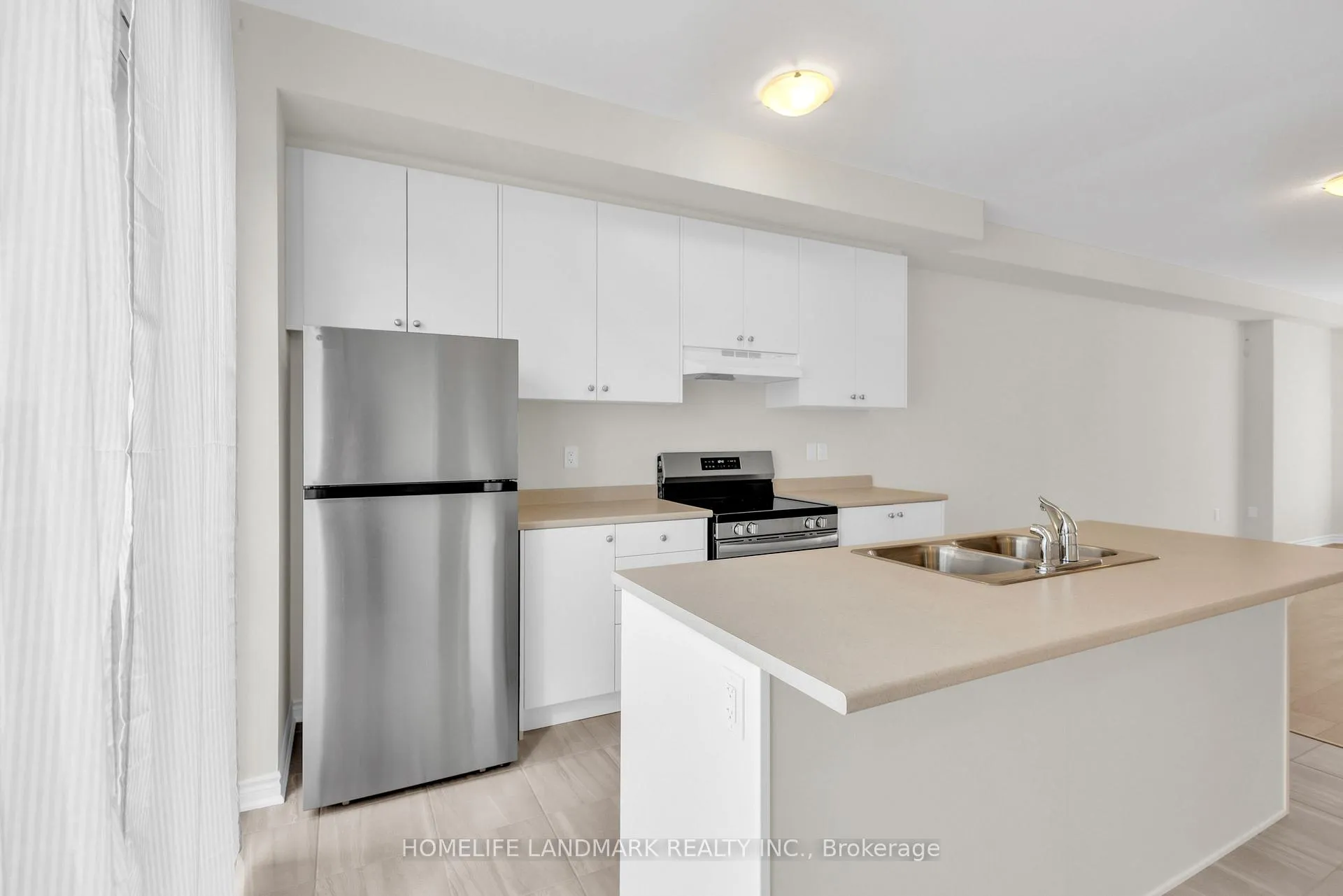 Photo 5 of 20 Lana Circle, Wasaga Beach — HOMEH