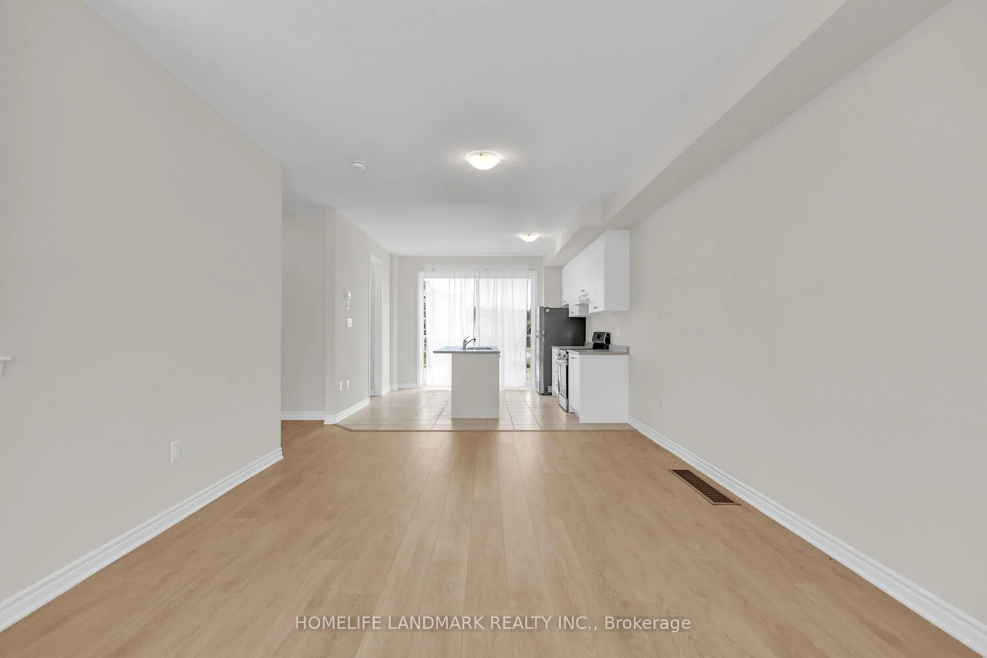 Photo 7 of 20 Lana Circle, Wasaga Beach — HOMEH