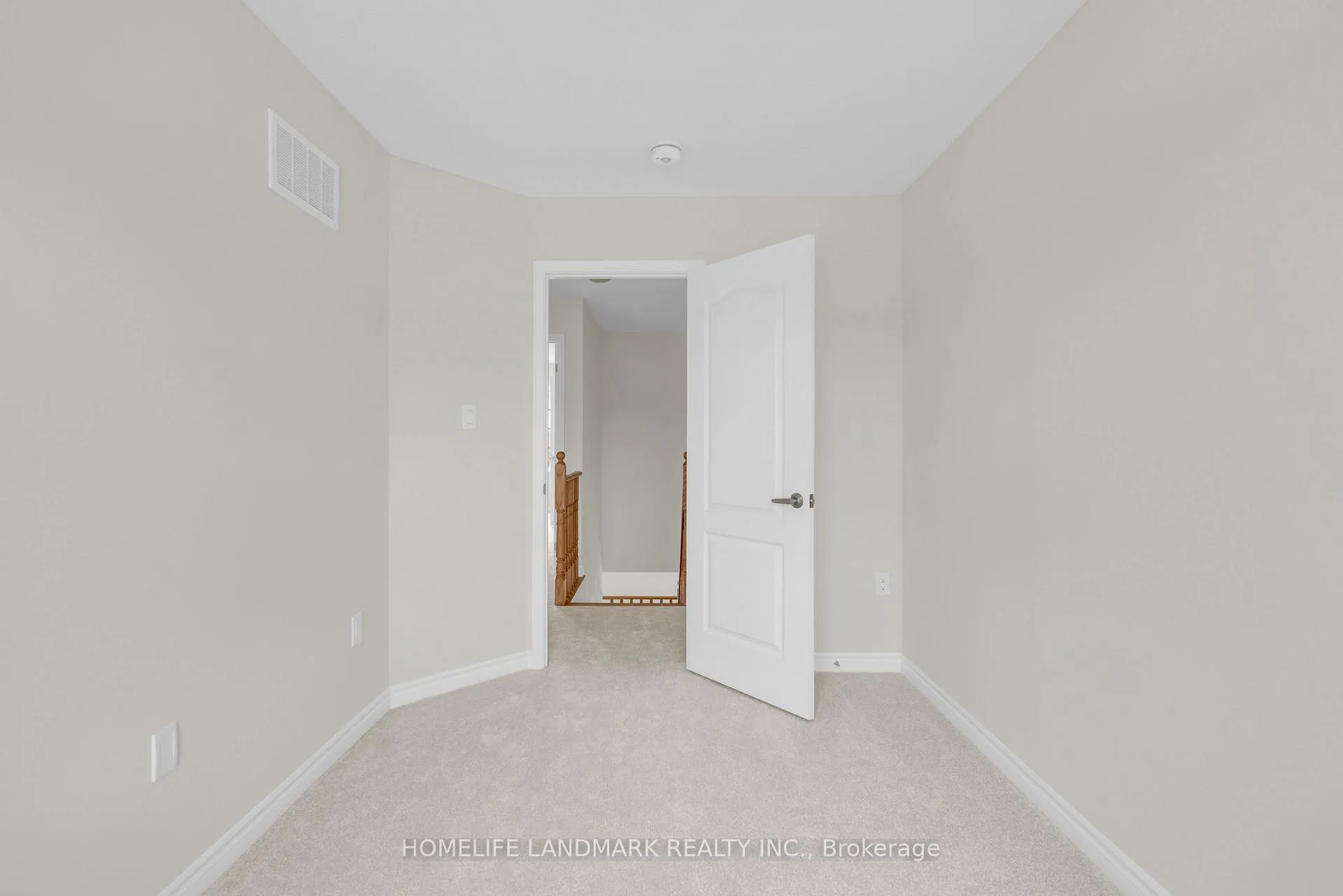 Photo 13 of 20 Lana Circle, Wasaga Beach — HOMEH