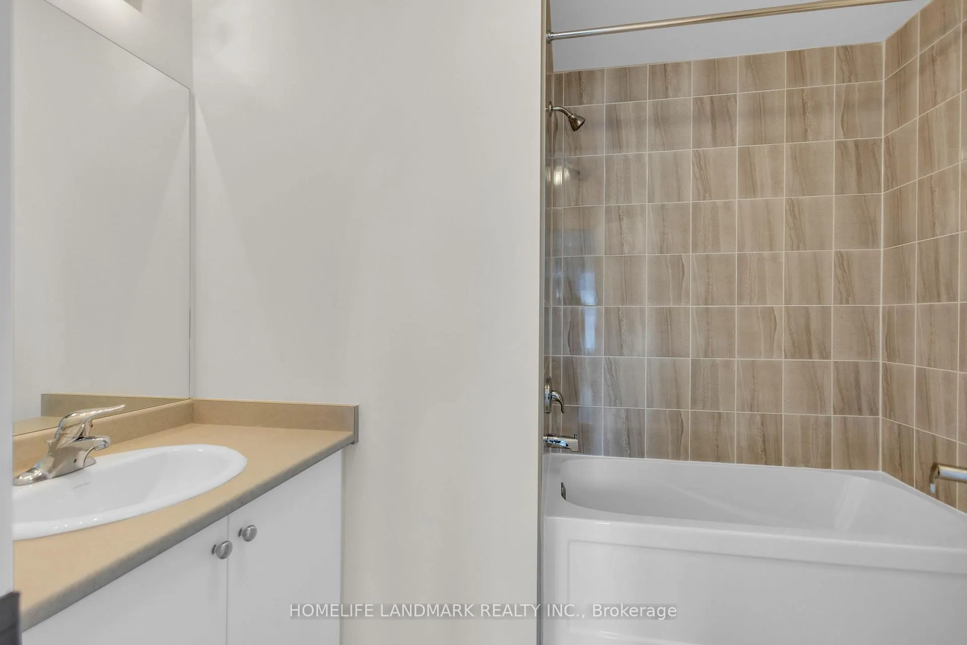 Photo 21 of 20 Lana Circle, Wasaga Beach — HOMEH