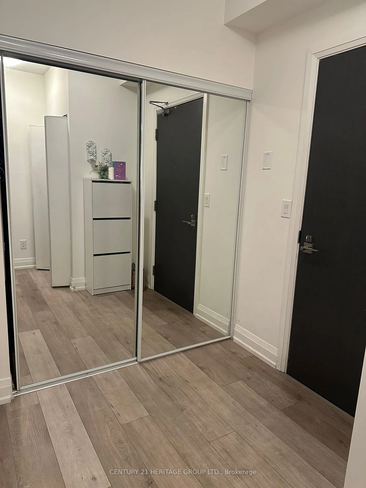 Photo 5 of Unit 812, 3600 Highway 7, Vaughan, Vaughan Corporate Centre — HOMEH