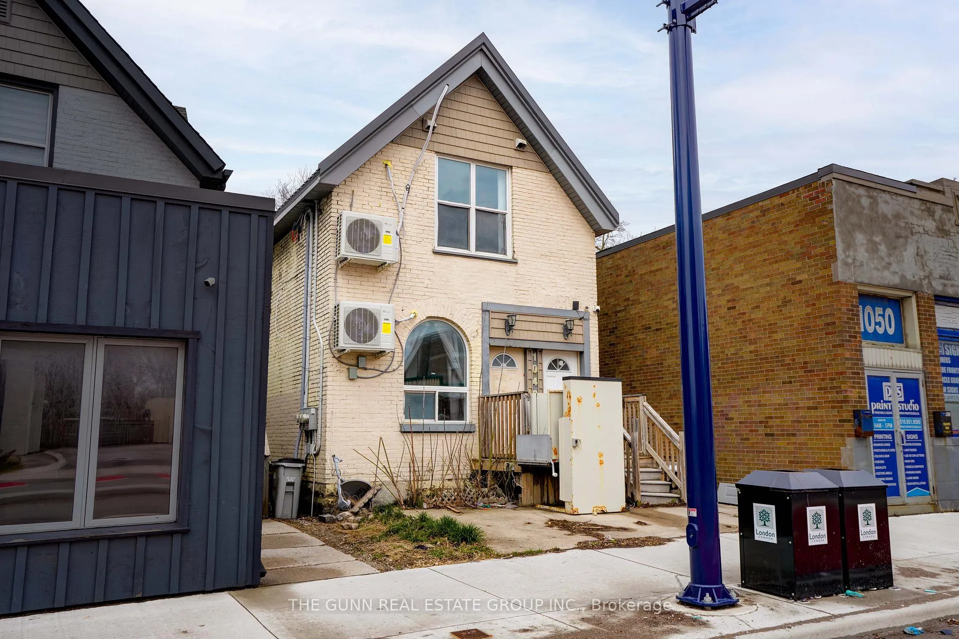 Photo 2 of 1048 Dundas Street, London, East G — HOMEH
