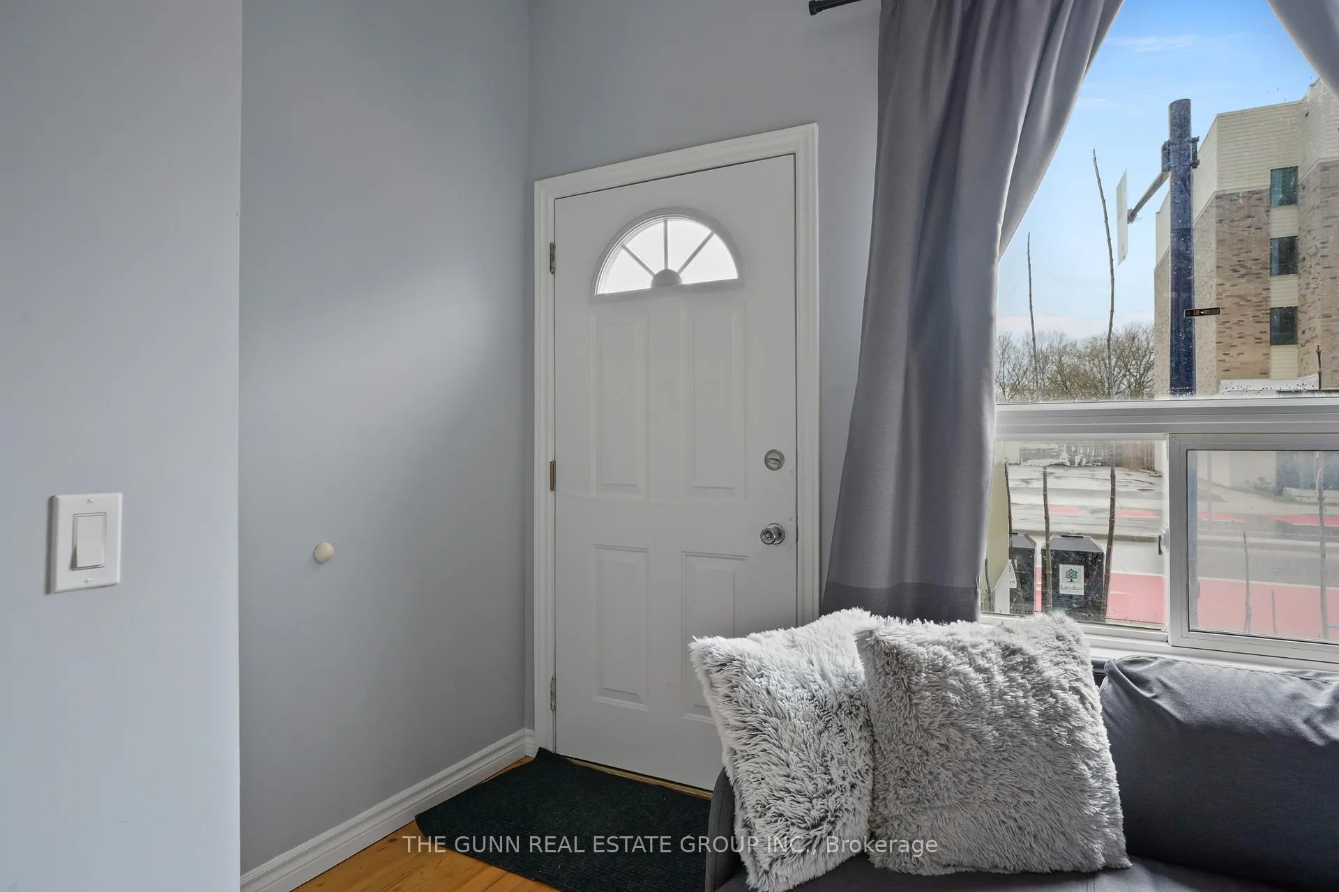 Photo 7 of 1048 Dundas Street, London, East G — HOMEH