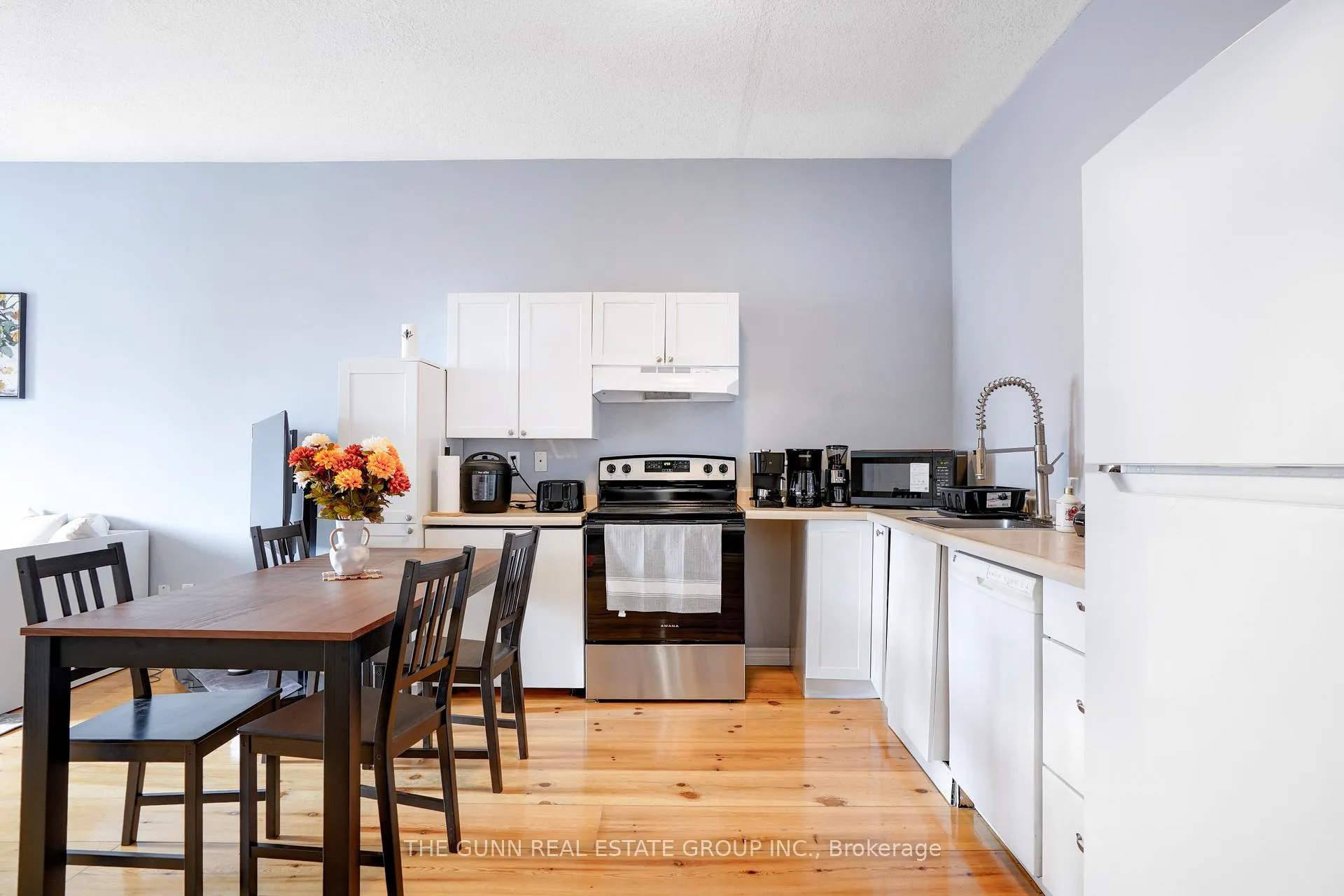 Photo 10 of 1048 Dundas Street, London, East G — HOMEH