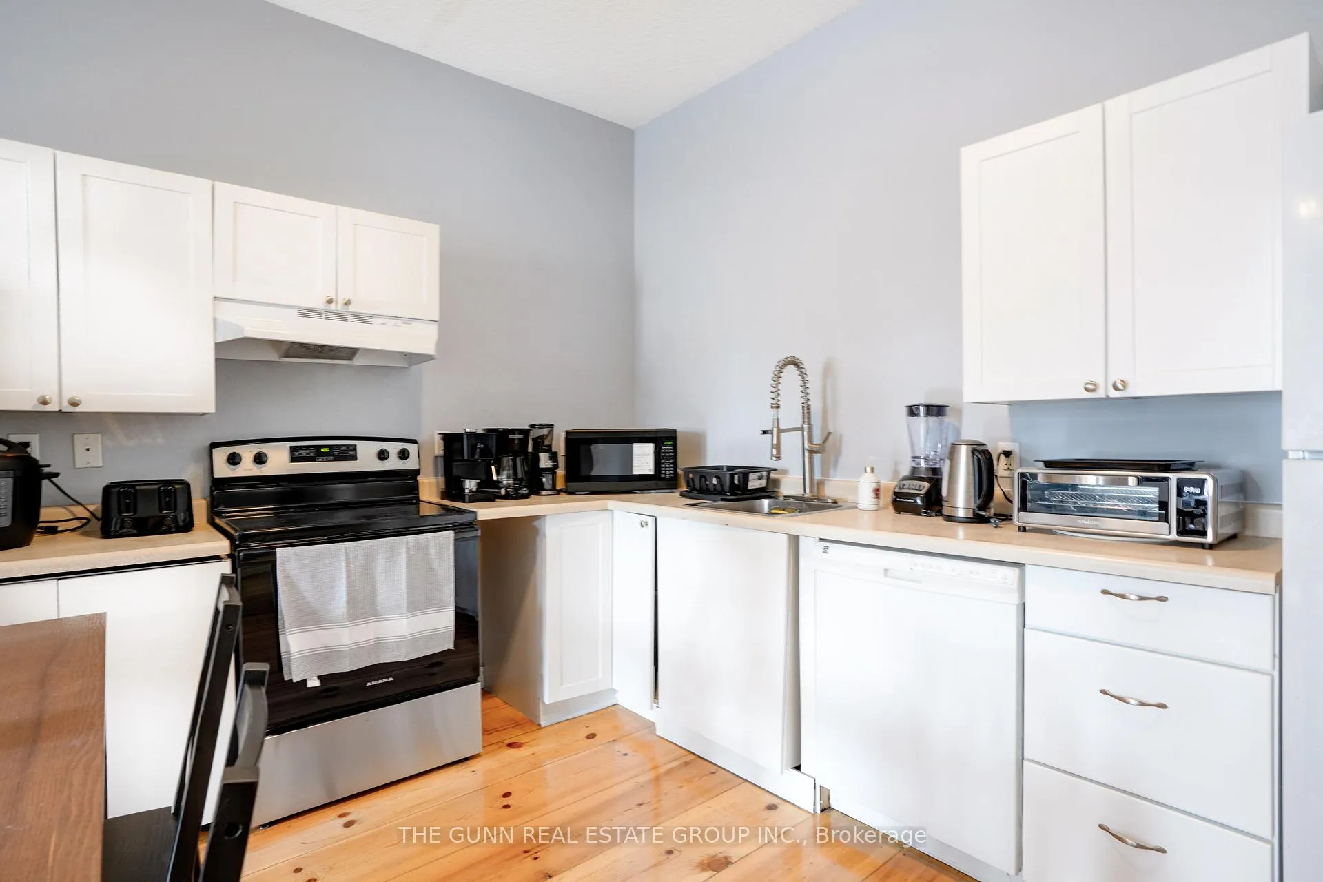 Photo 11 of 1048 Dundas Street, London, East G — HOMEH