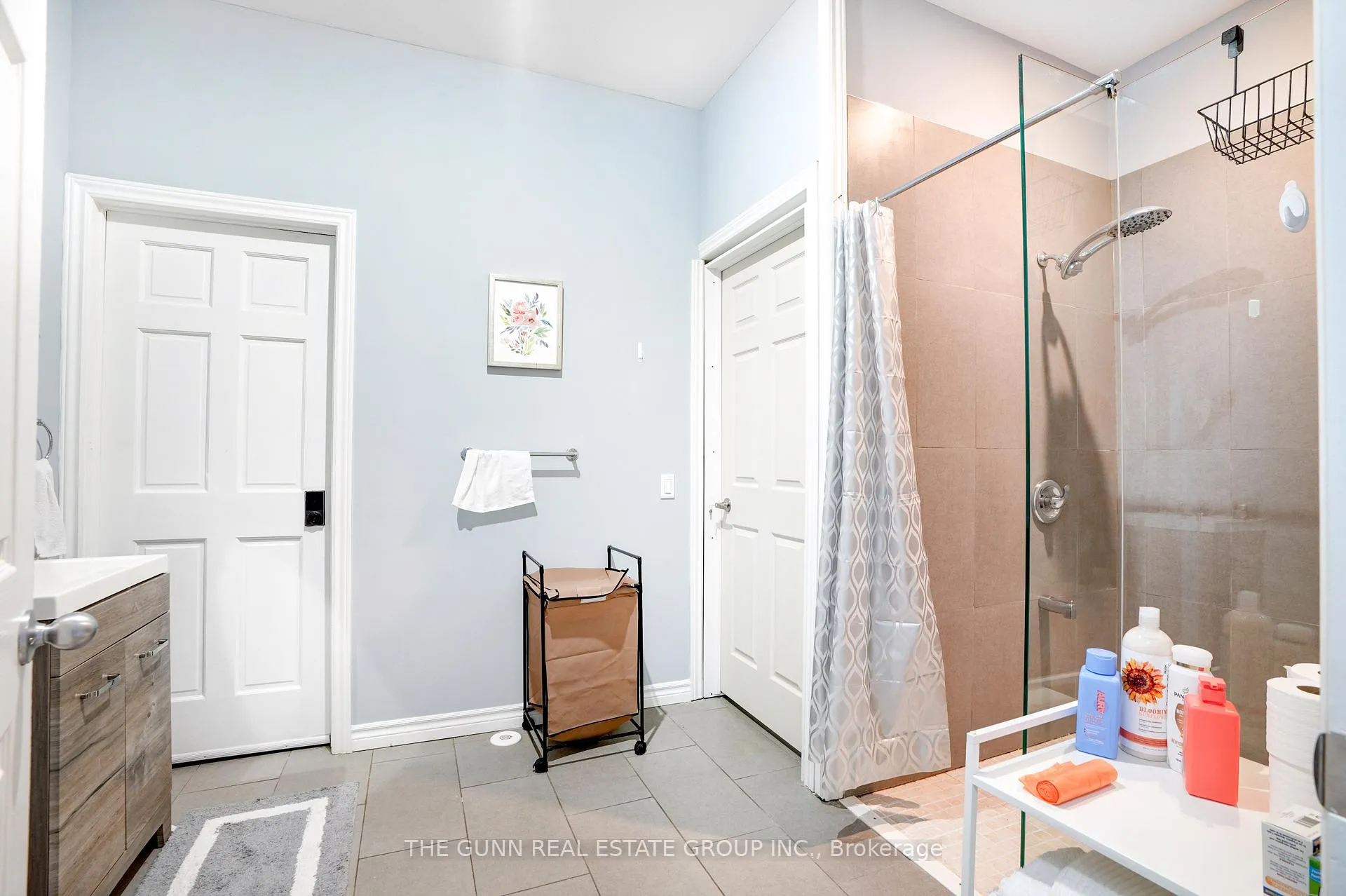 Photo 16 of 1048 Dundas Street, London, East G — HOMEH