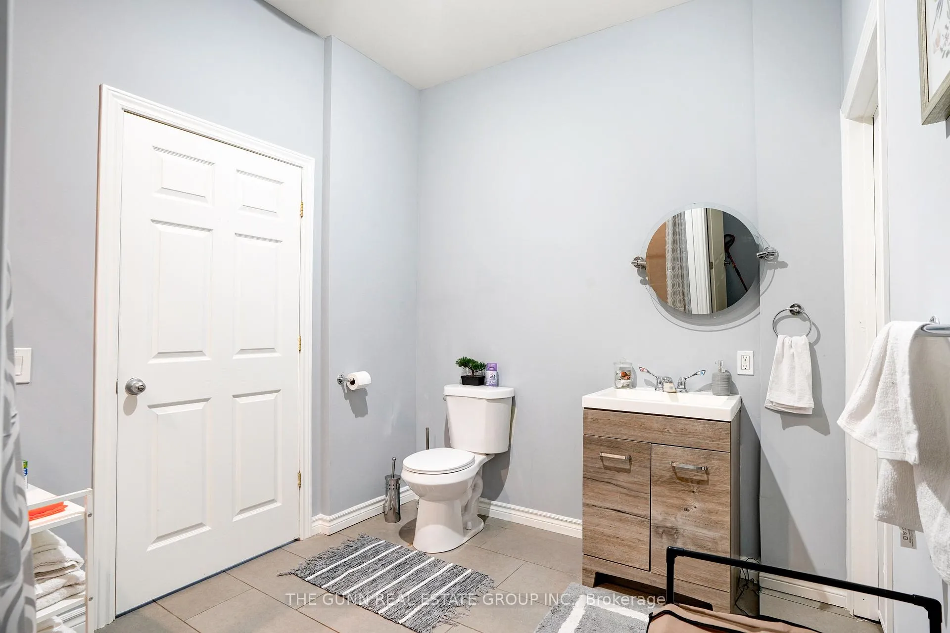 Photo 17 of 1048 Dundas Street, London, East G — HOMEH