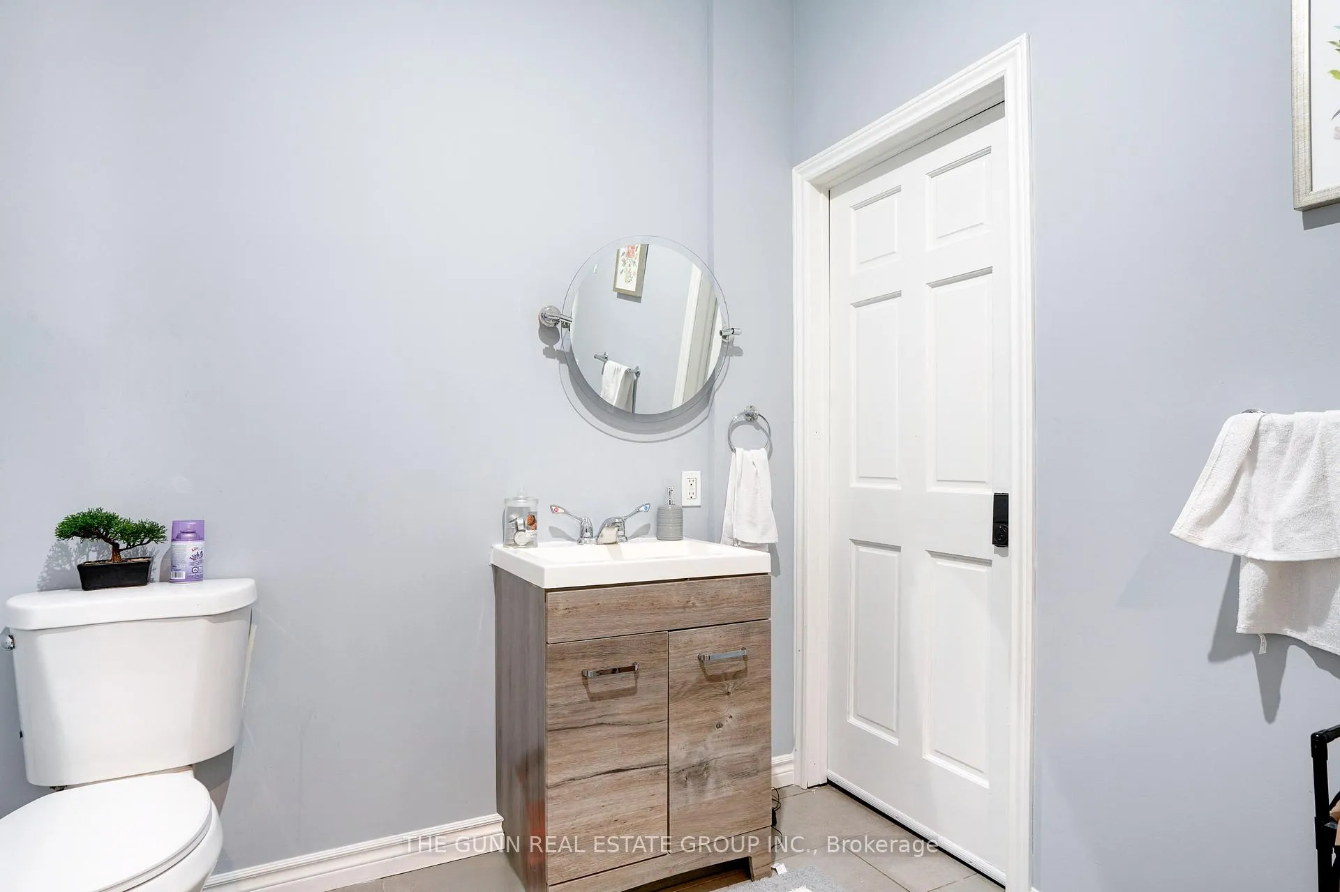 Photo 18 of 1048 Dundas Street, London, East G — HOMEH