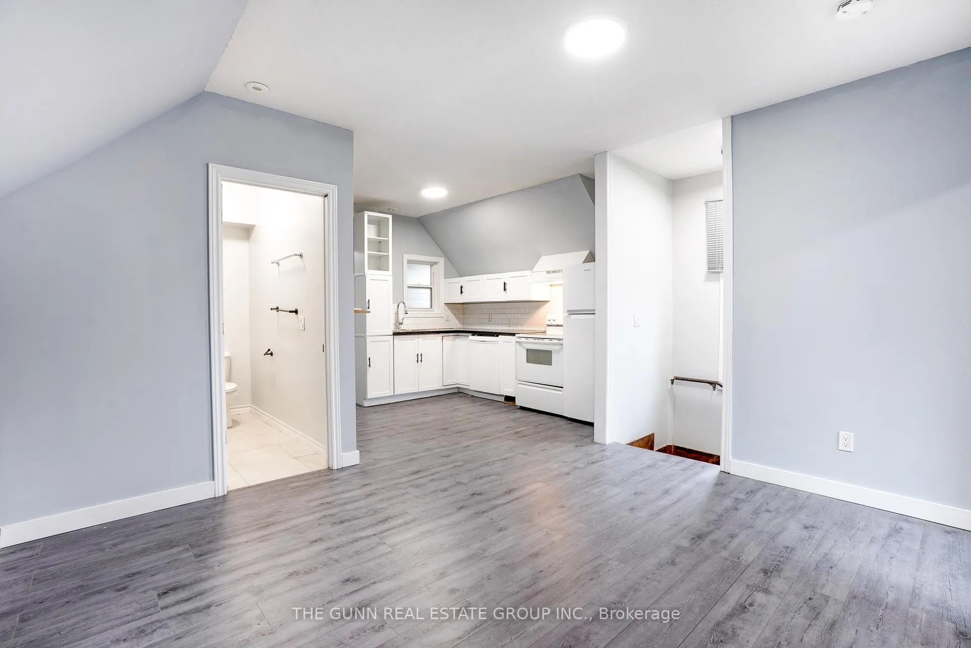 Photo 22 of 1048 Dundas Street, London, East G — HOMEH