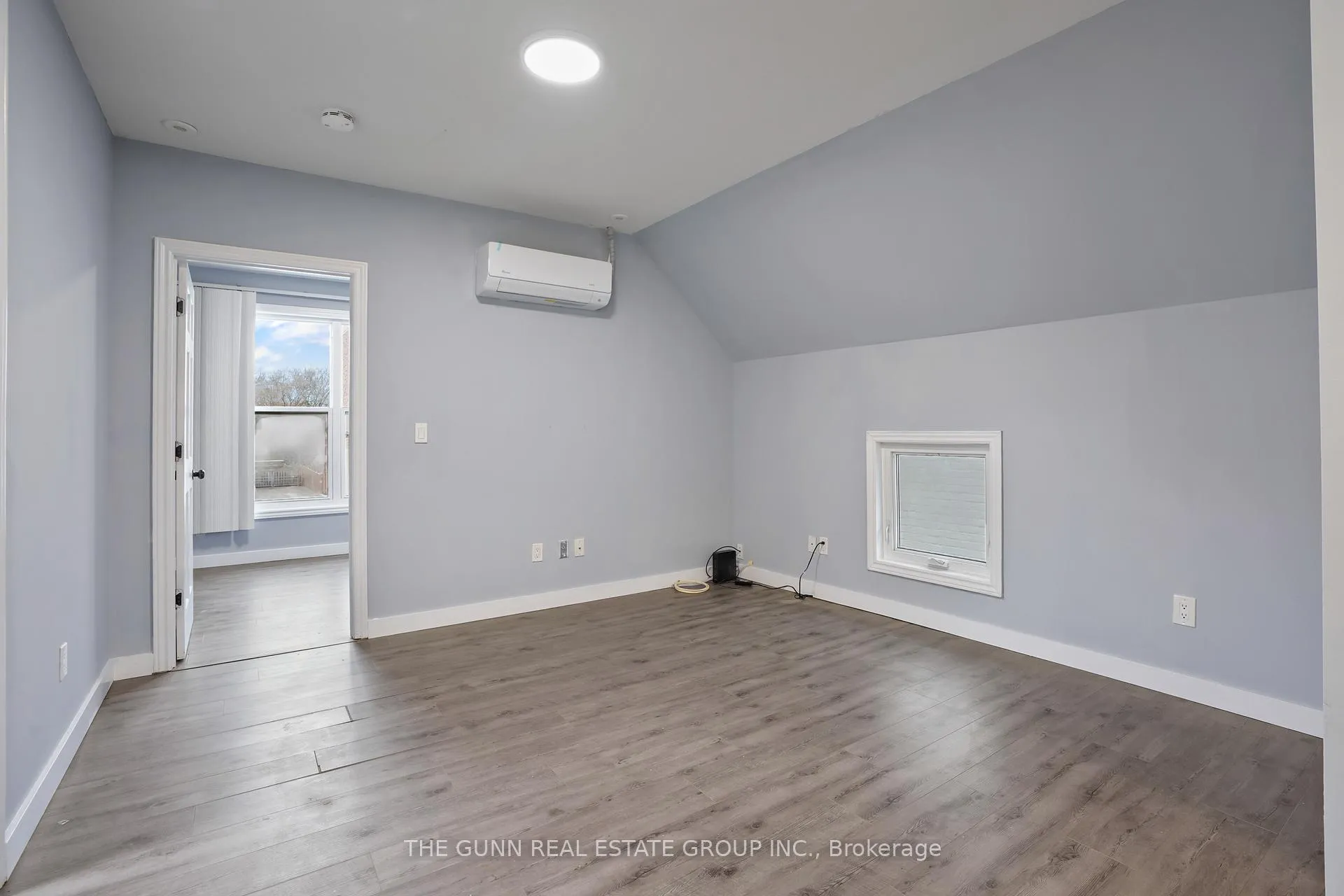 Photo 23 of 1048 Dundas Street, London, East G — HOMEH