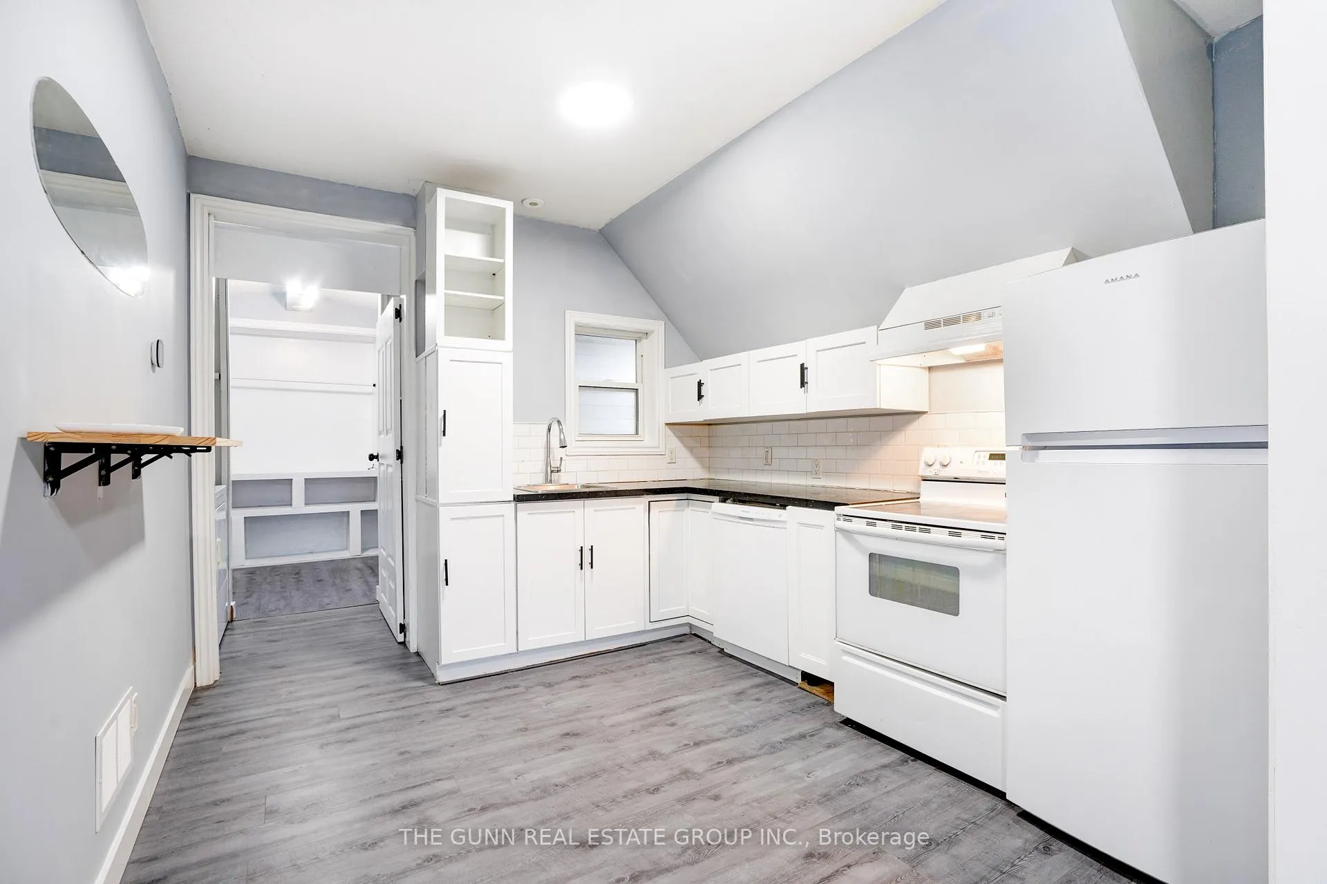Photo 25 of 1048 Dundas Street, London, East G — HOMEH