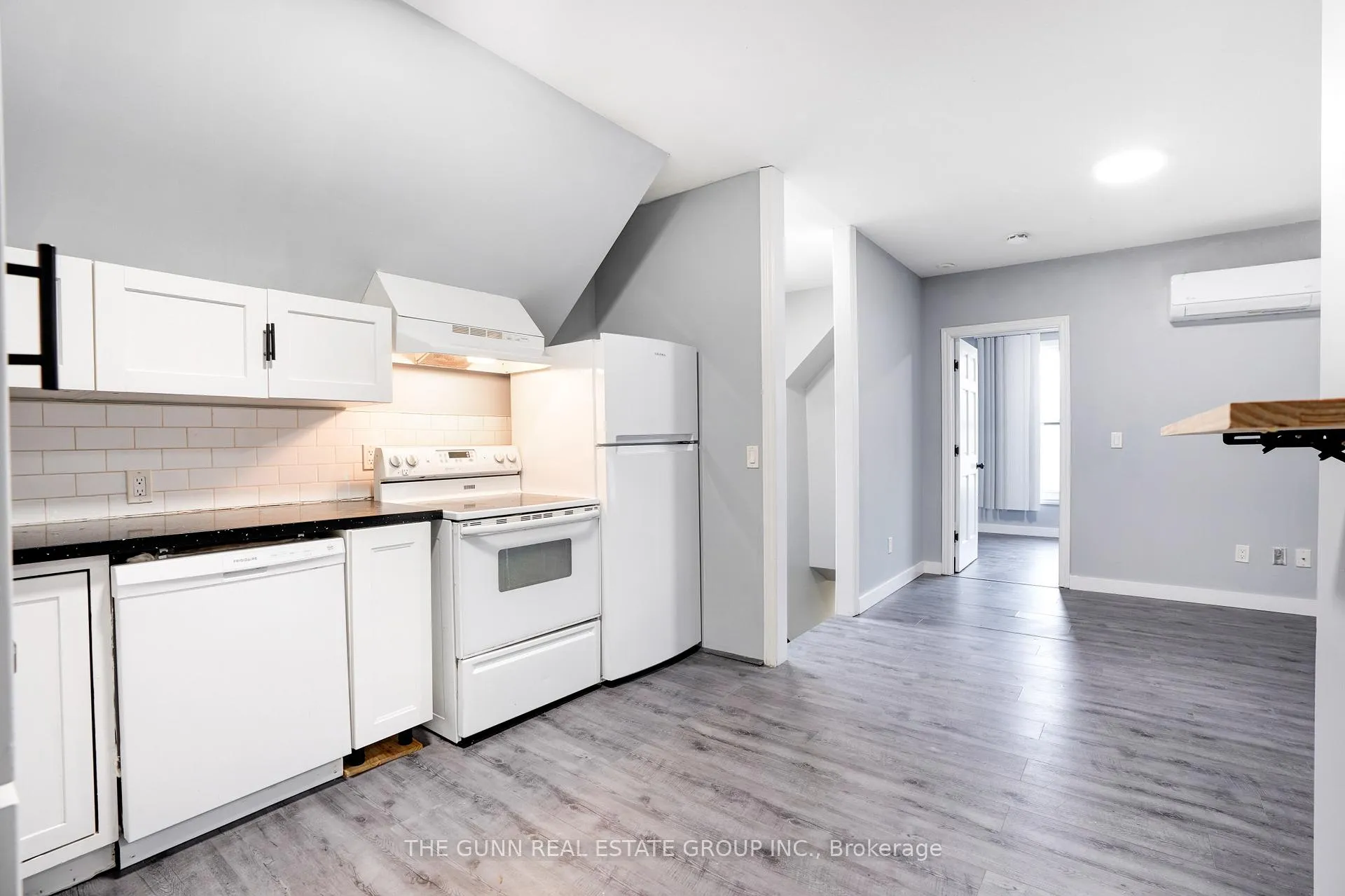 Photo 26 of 1048 Dundas Street, London, East G — HOMEH