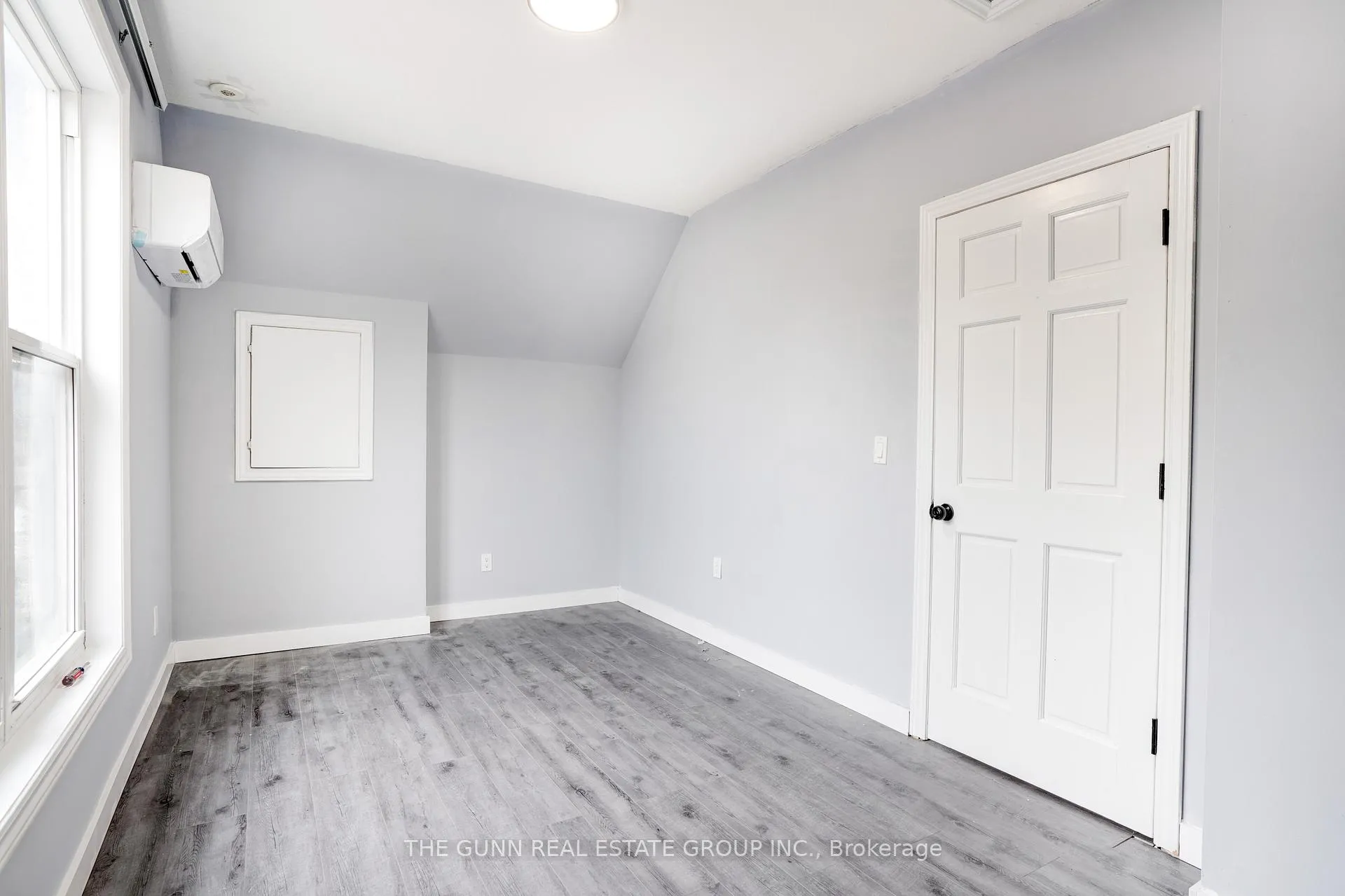 Photo 30 of 1048 Dundas Street, London, East G — HOMEH
