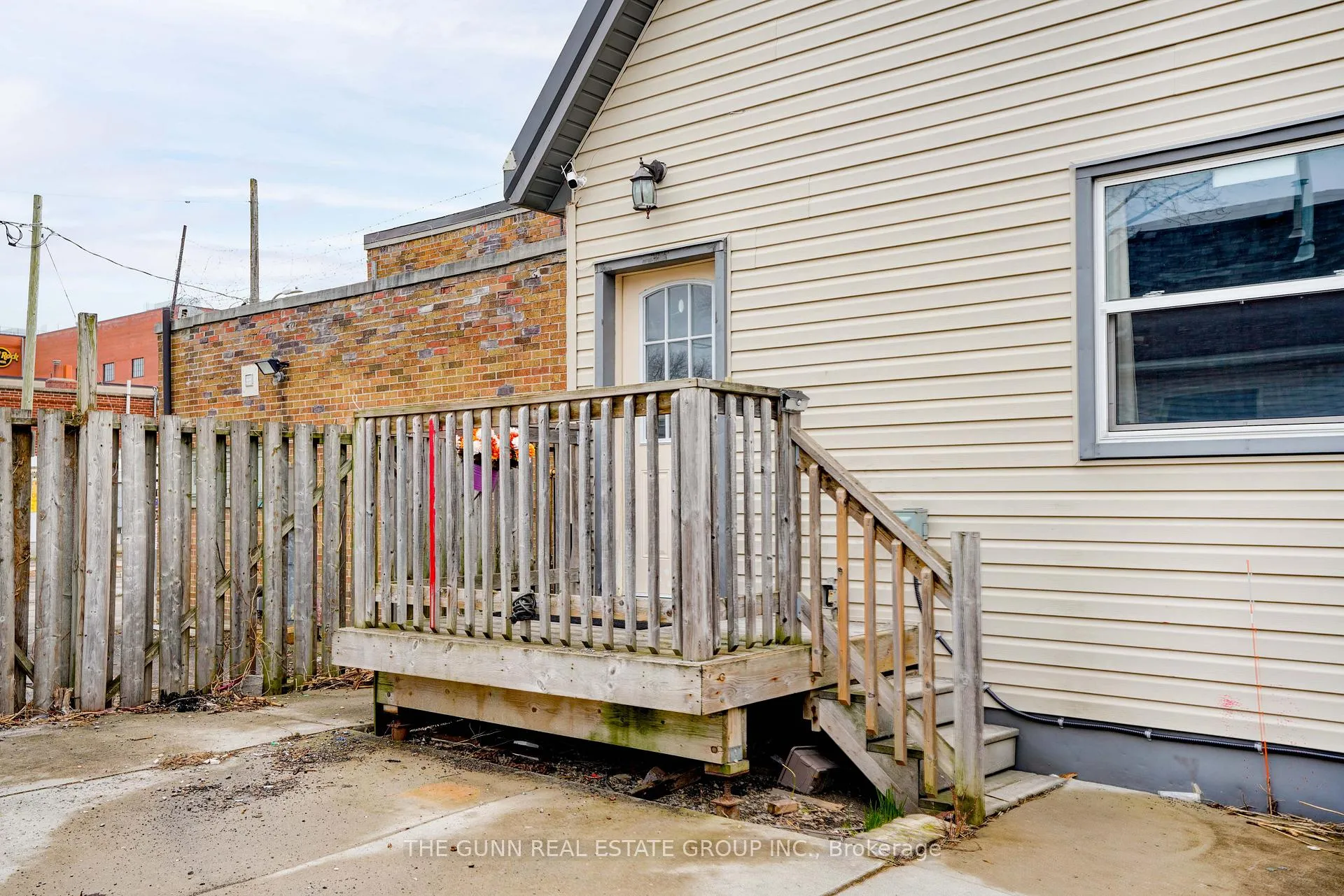 Photo 34 of 1048 Dundas Street, London, East G — HOMEH