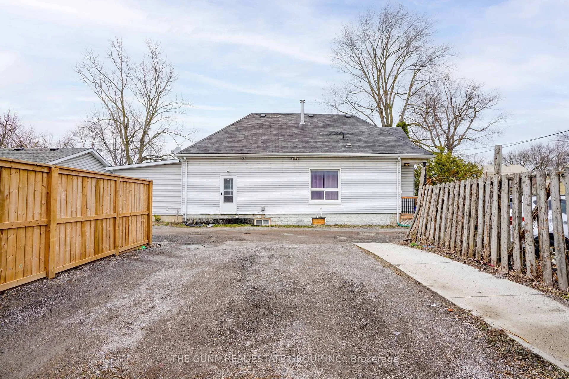 Photo 35 of 1048 Dundas Street, London, East G — HOMEH