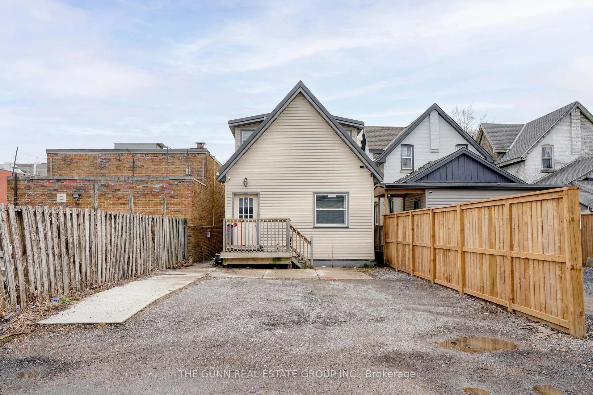 Photo 36 of 1048 Dundas Street, London, East G — HOMEH