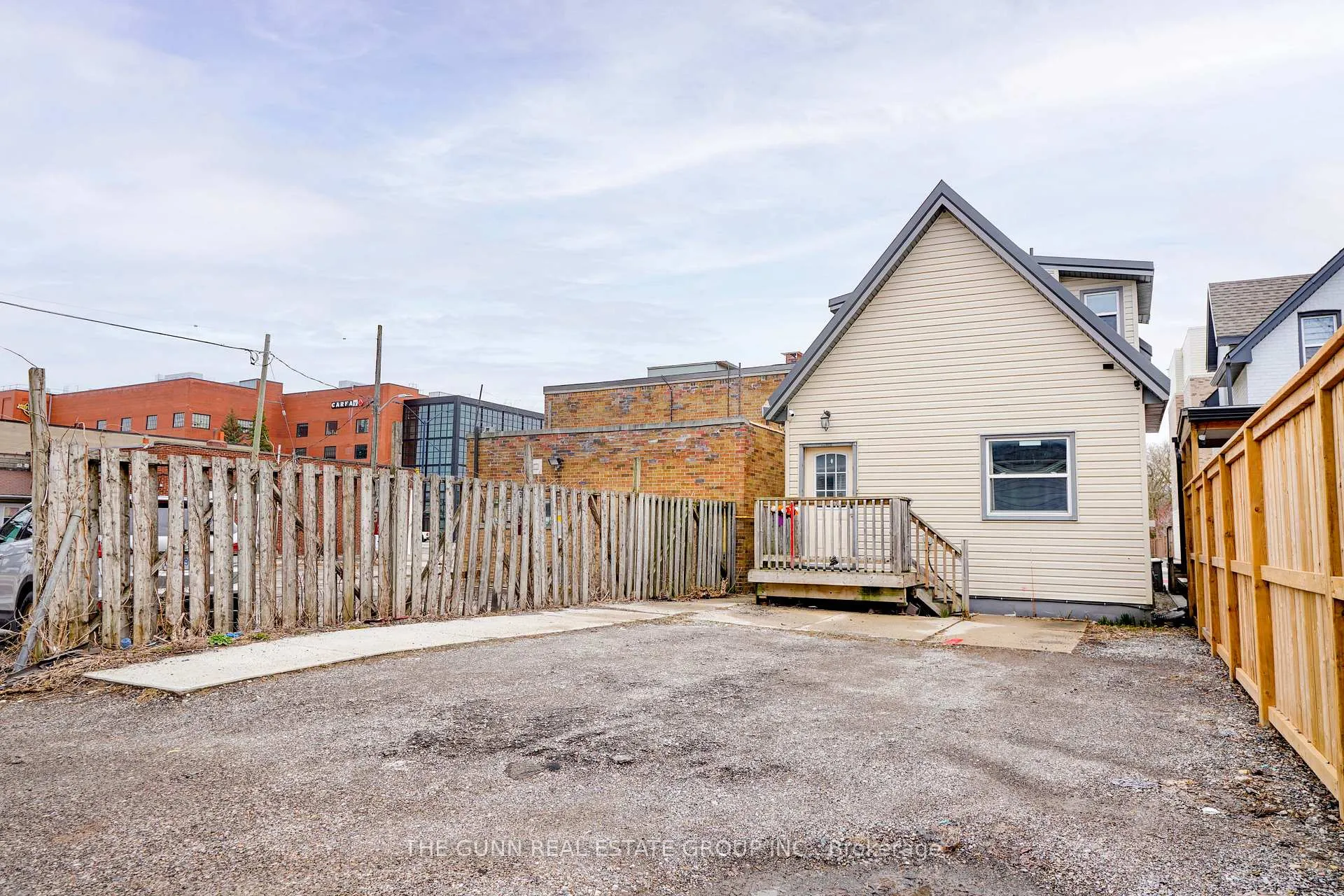 Photo 37 of 1048 Dundas Street, London, East G — HOMEH
