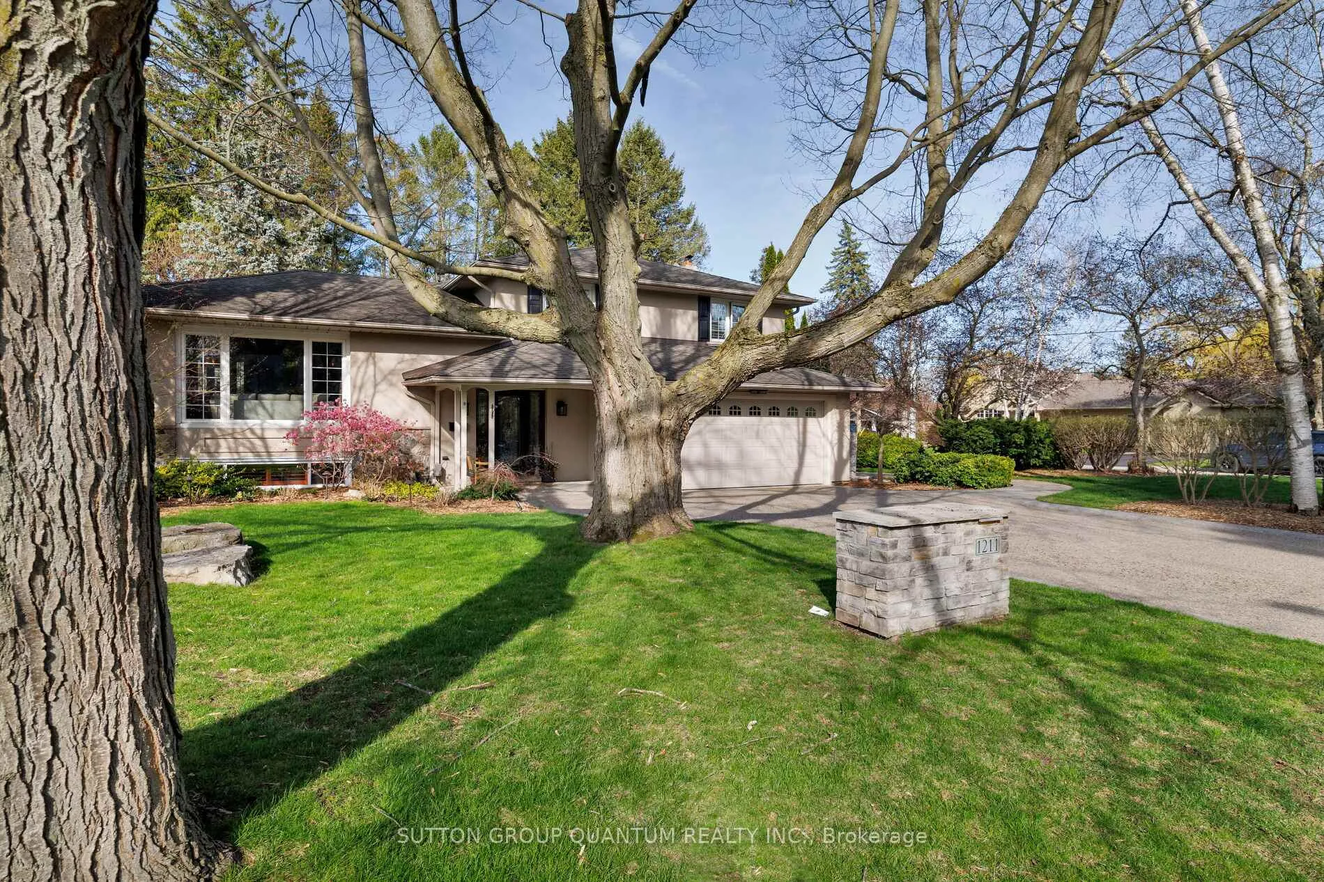 Photo 2 of 1211 Cloverbrae Crescent, Mississauga, Lorne Park — HOMEH