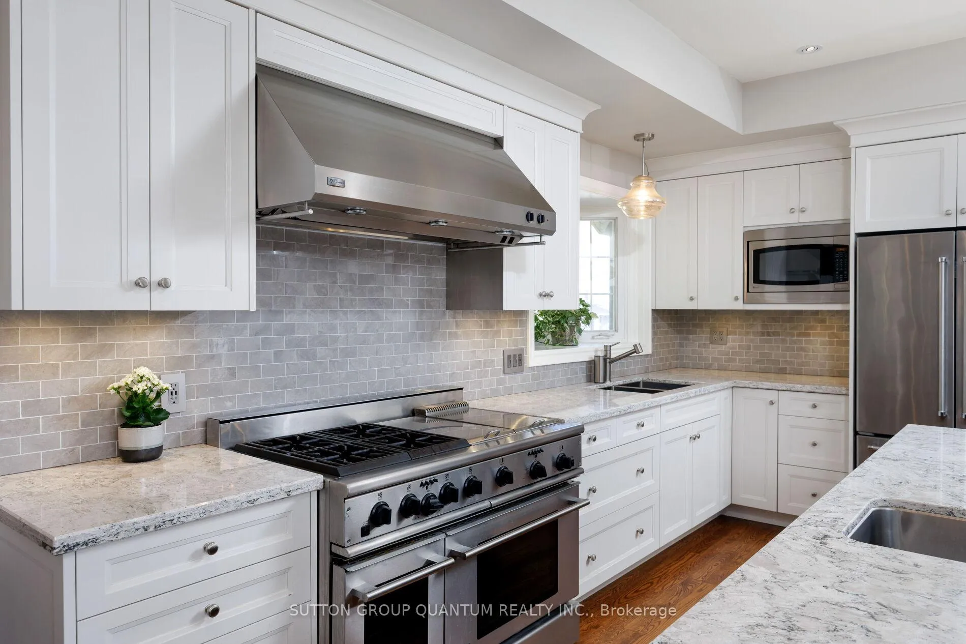 Photo 13 of 1211 Cloverbrae Crescent, Mississauga, Lorne Park — HOMEH