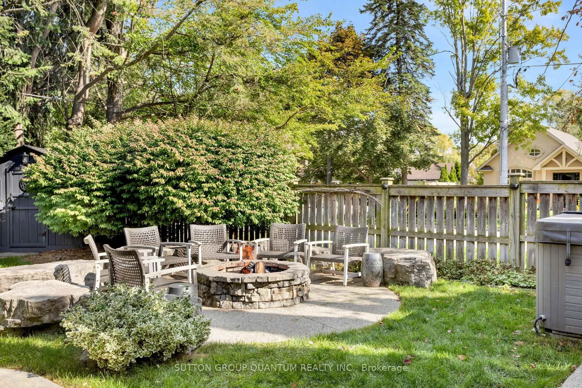 Photo 26 of 1211 Cloverbrae Crescent, Mississauga, Lorne Park — HOMEH
