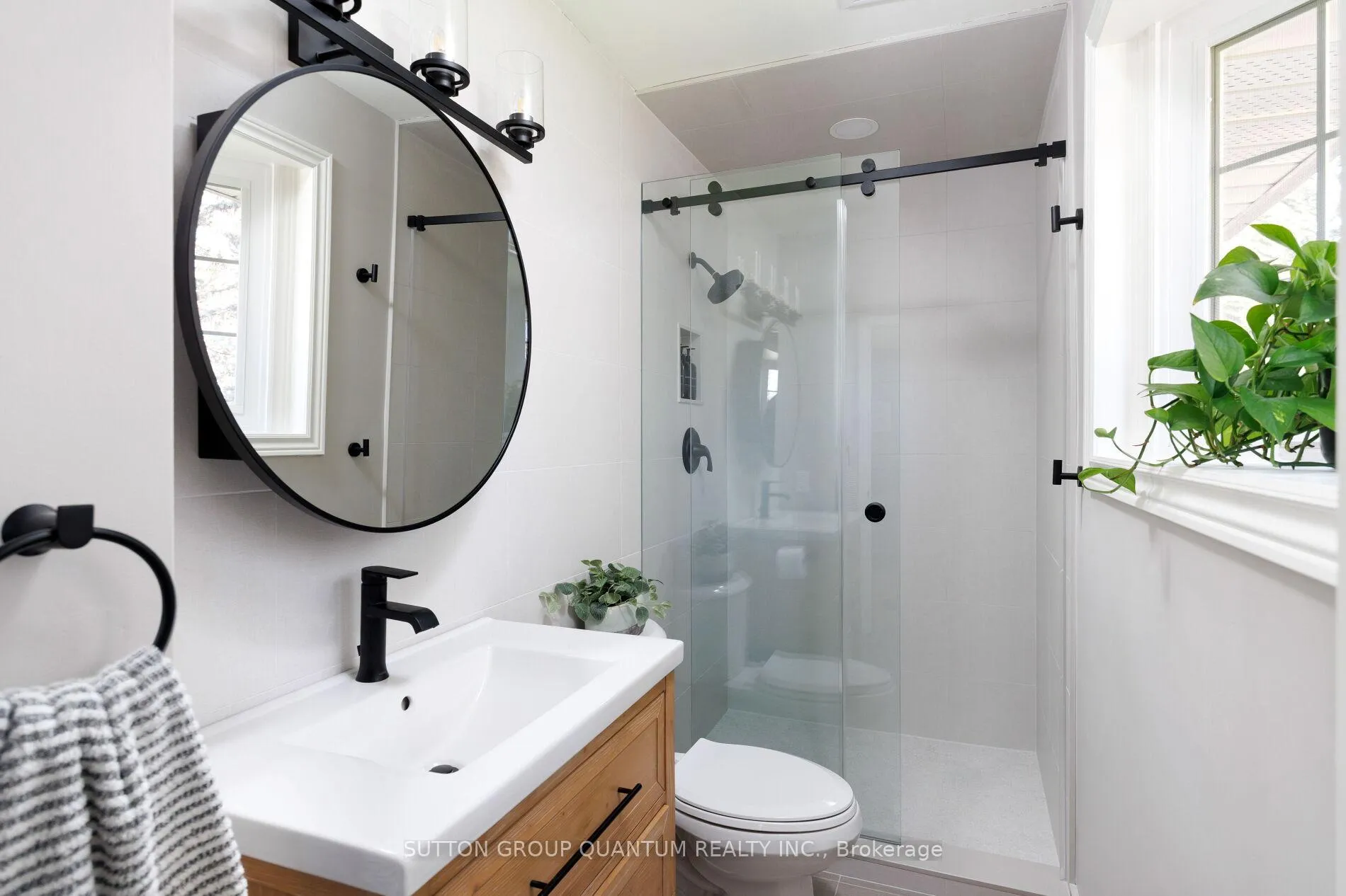 Photo 38 of 1211 Cloverbrae Crescent, Mississauga, Lorne Park — HOMEH