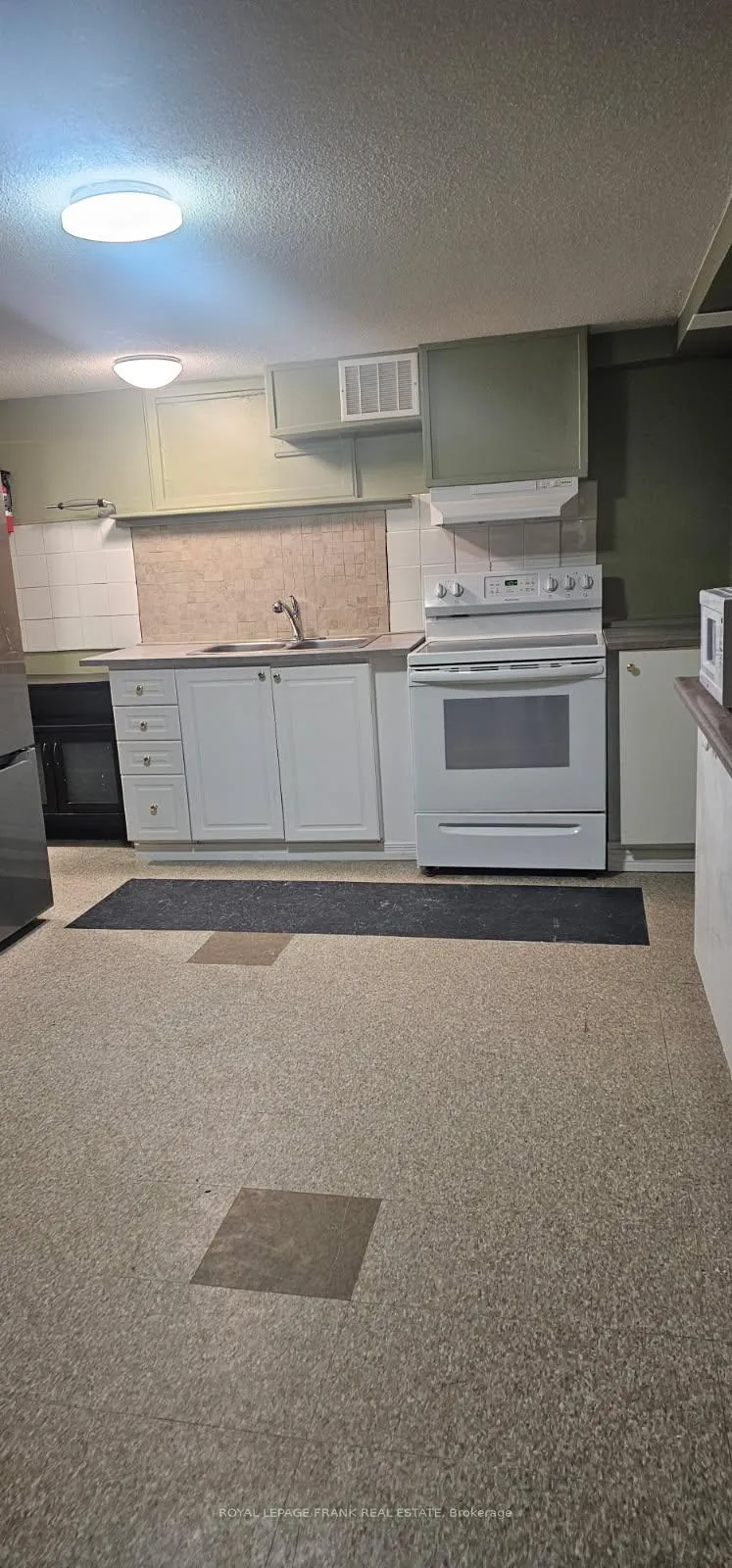 Photo 4 of Unit B, 21 Beatrice Street, Oshawa, Centennial — HOMEH