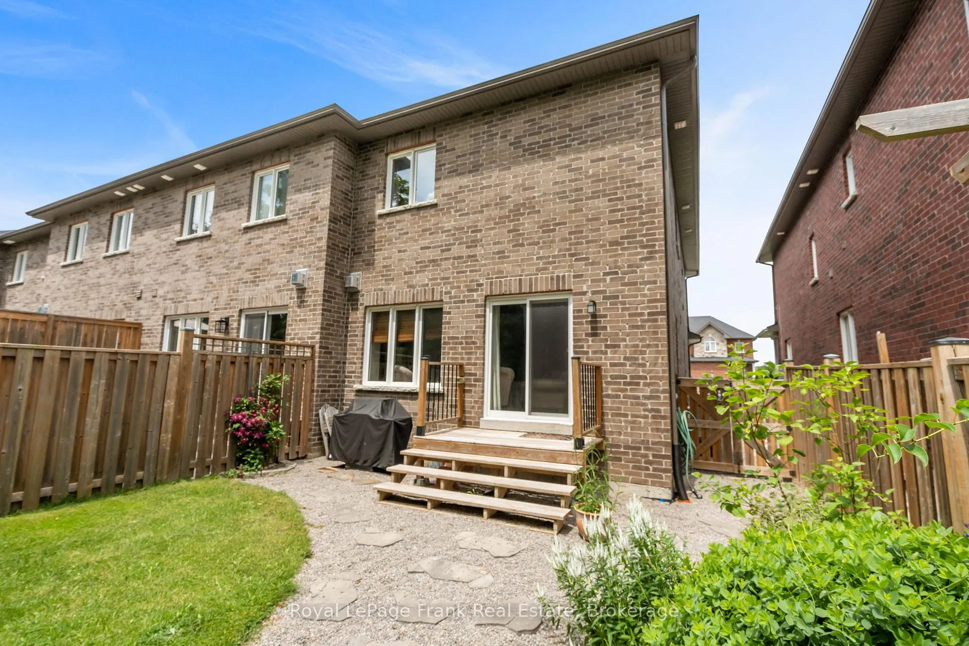 Photo 20 of 9 Michael Cummings Court, Uxbridge — HOMEH
