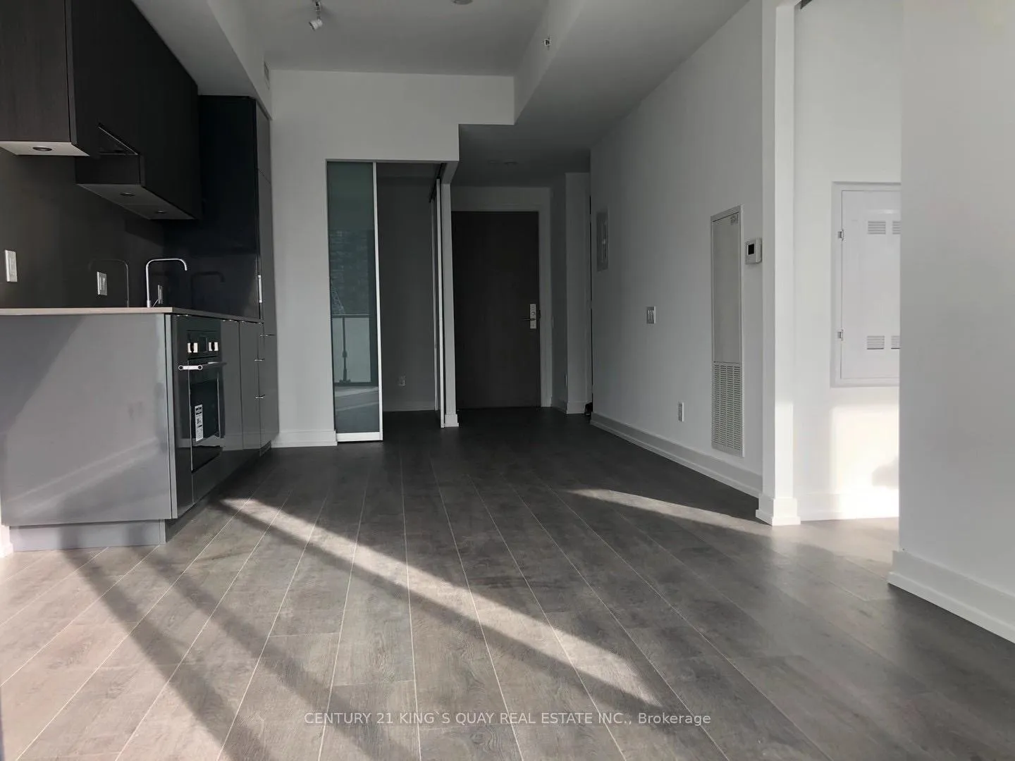 Photo 4 of Unit 2013, 161 Roehampton Avenue, Toronto, Mount Pleasant West — HOMEH