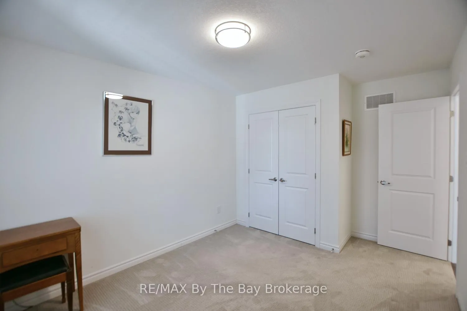 Photo 5 of 77 Ivy Crescent, Wasaga Beach — HOMEH