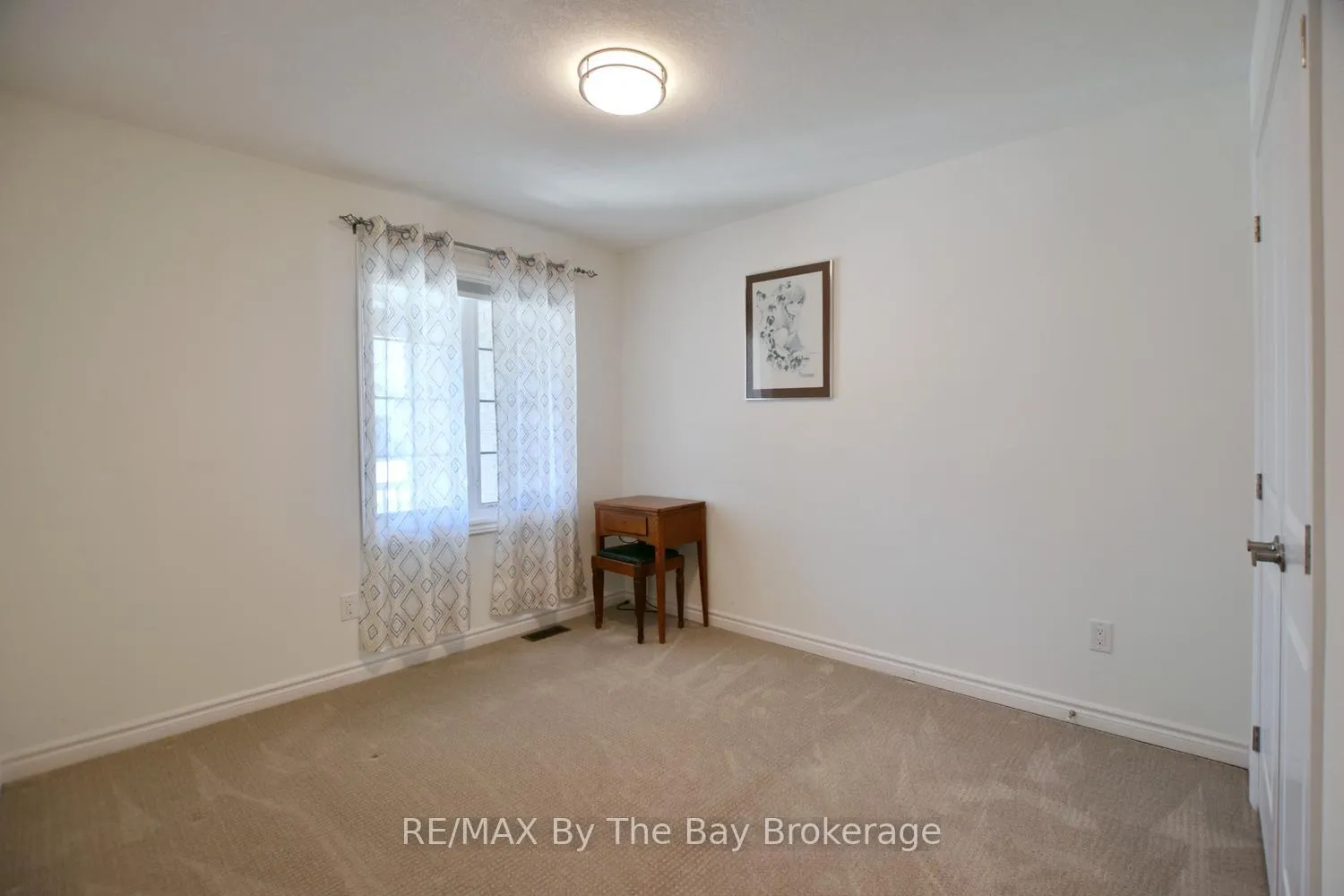 Photo 6 of 77 Ivy Crescent, Wasaga Beach — HOMEH