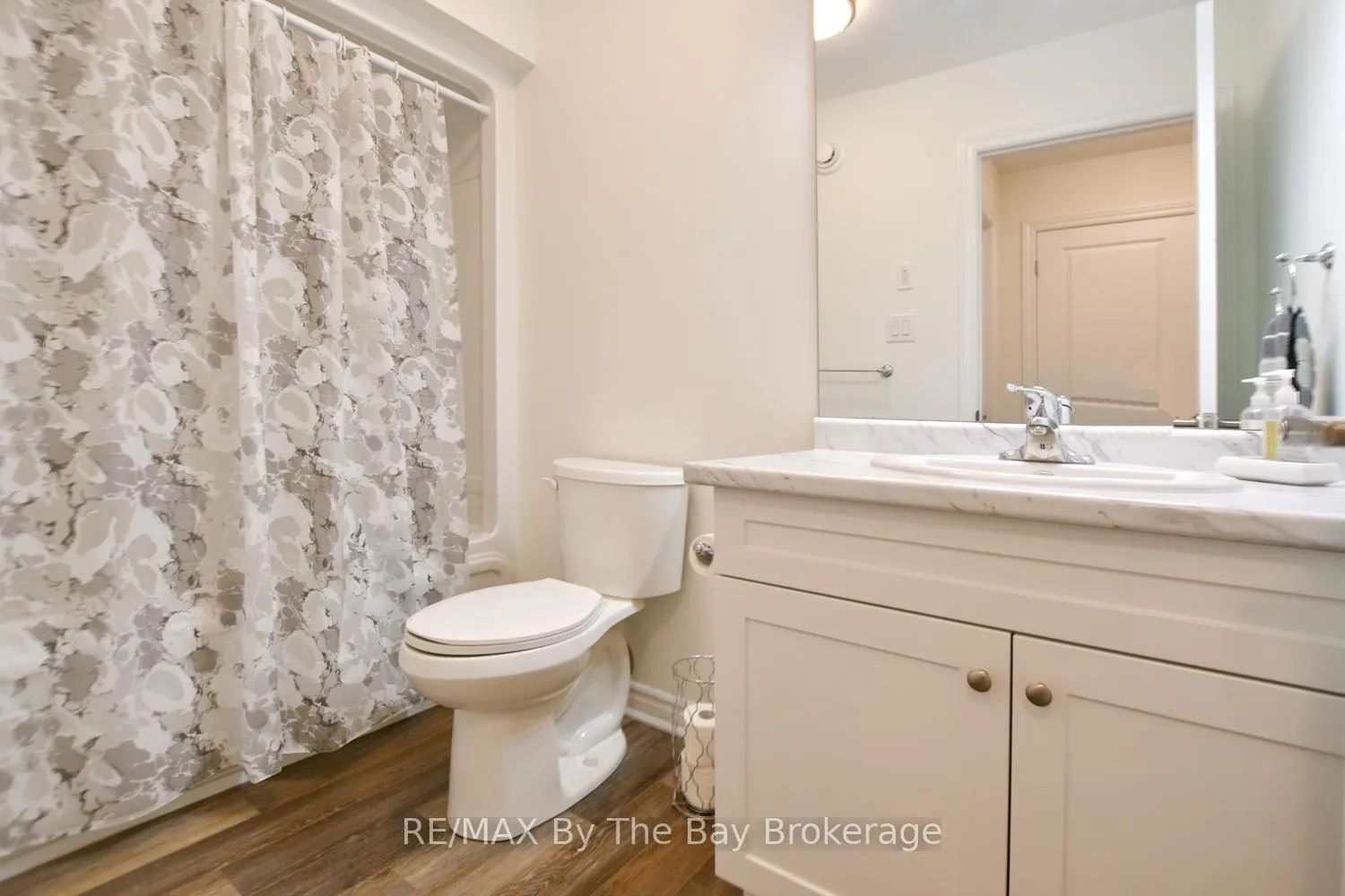 Photo 7 of 77 Ivy Crescent, Wasaga Beach — HOMEH