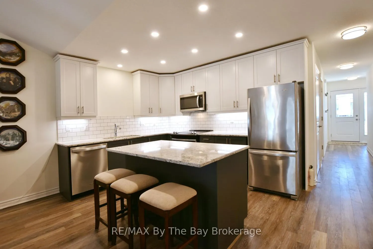 Photo 10 of 77 Ivy Crescent, Wasaga Beach — HOMEH