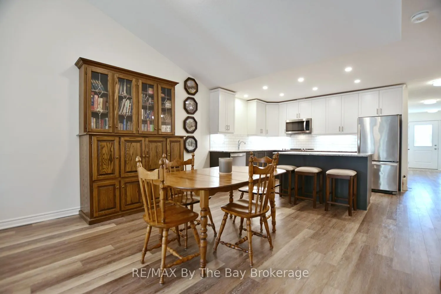 Photo 11 of 77 Ivy Crescent, Wasaga Beach — HOMEH
