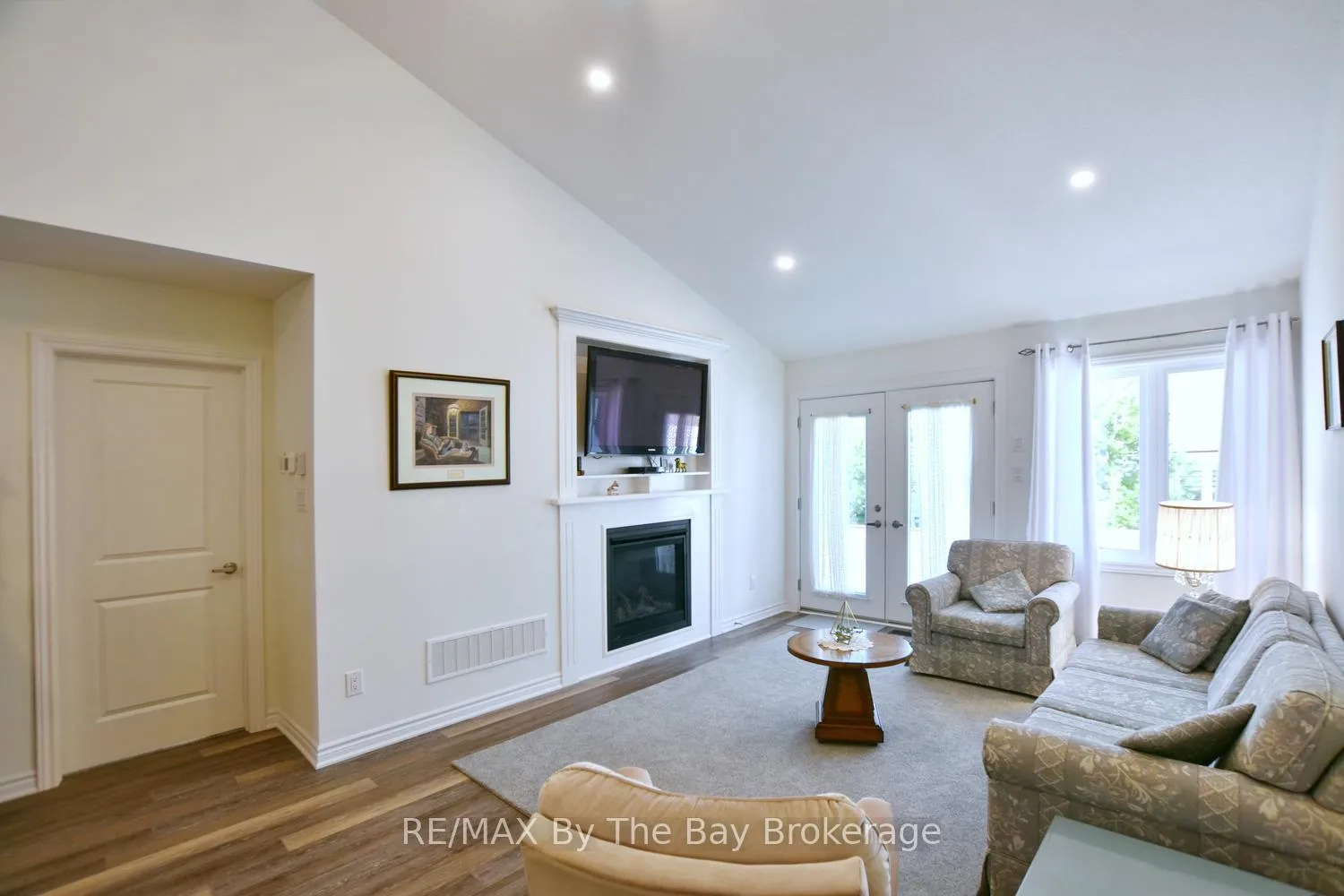 Photo 13 of 77 Ivy Crescent, Wasaga Beach — HOMEH