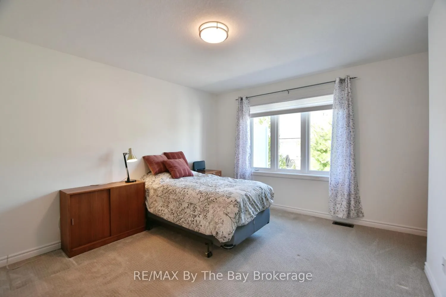 Photo 19 of 77 Ivy Crescent, Wasaga Beach — HOMEH