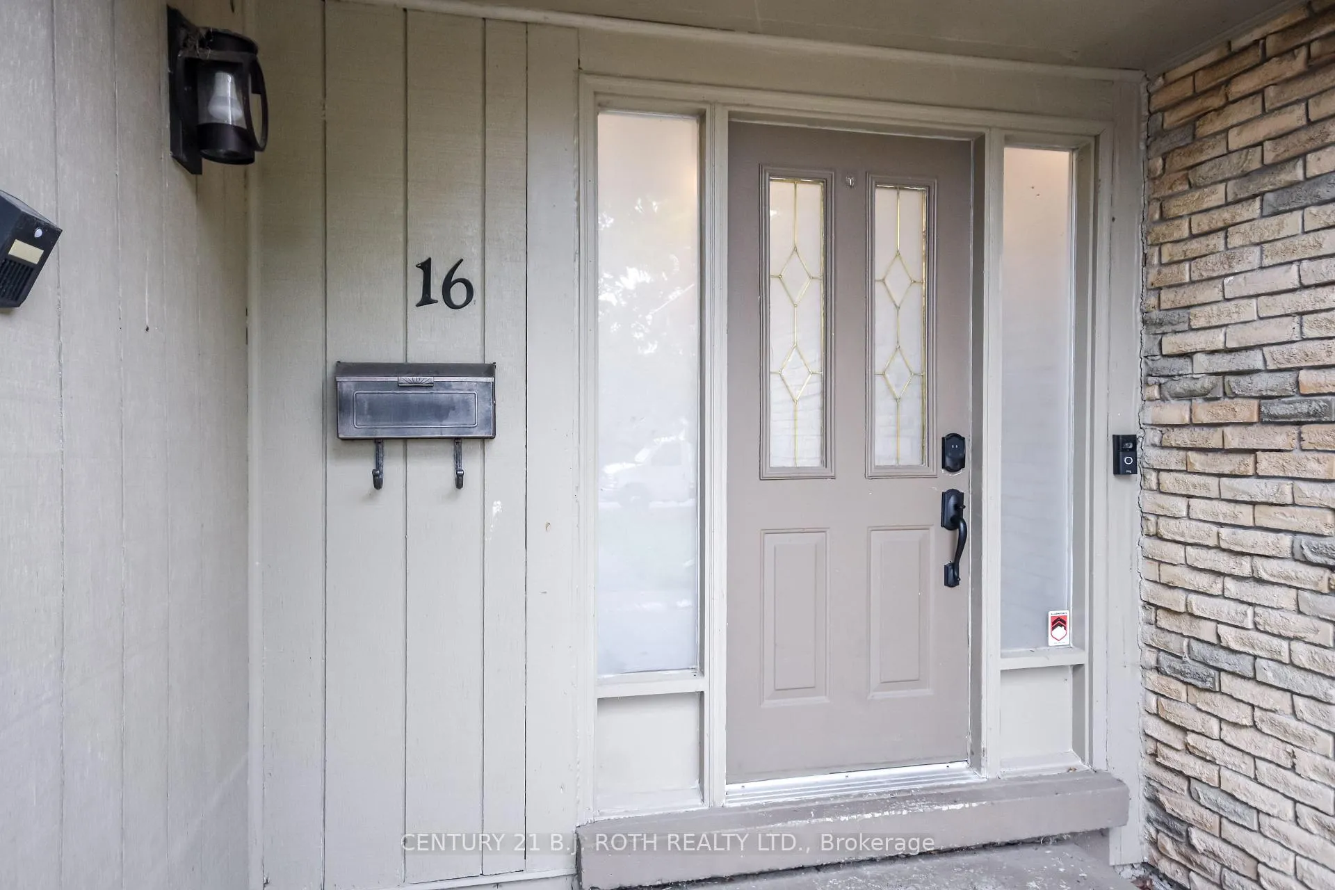 Photo 2 of 16 Gloria Street, Barrie, Sunnidale — HOMEH