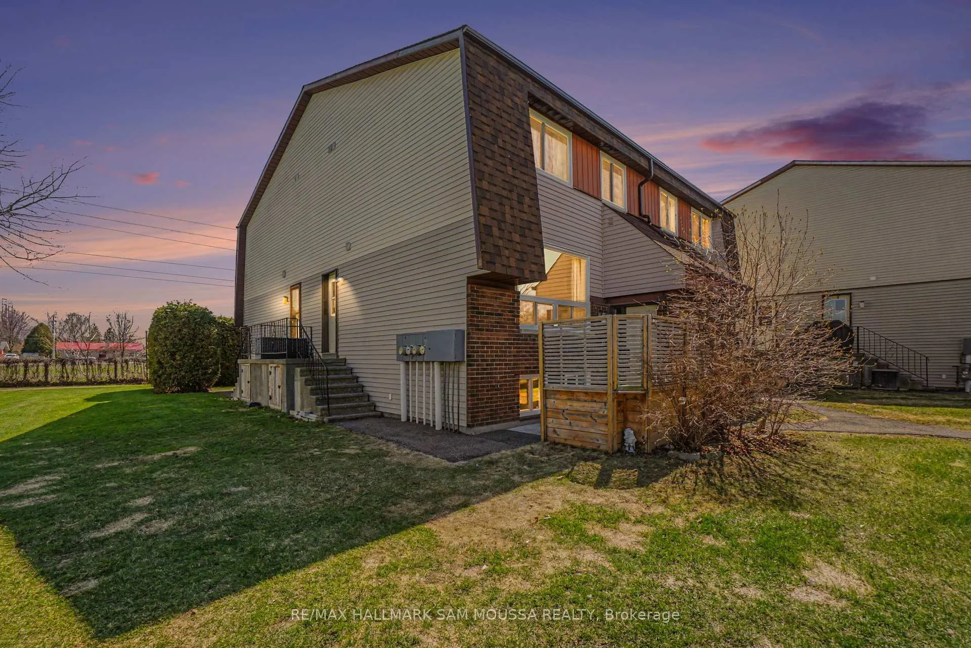 Photo 2 of 28C Woodvale Green, Ottawa, Craig Henry/Woodvale — HOMEH