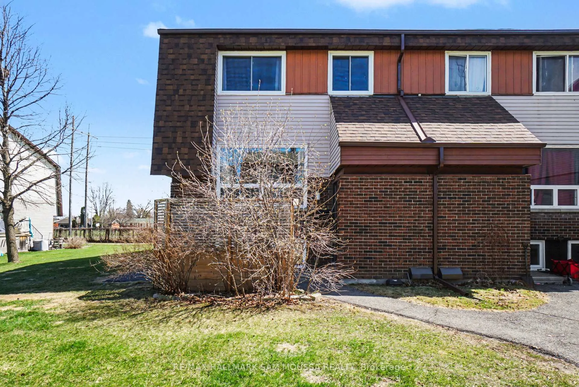 Photo 3 of 28C Woodvale Green, Ottawa, Craig Henry/Woodvale — HOMEH