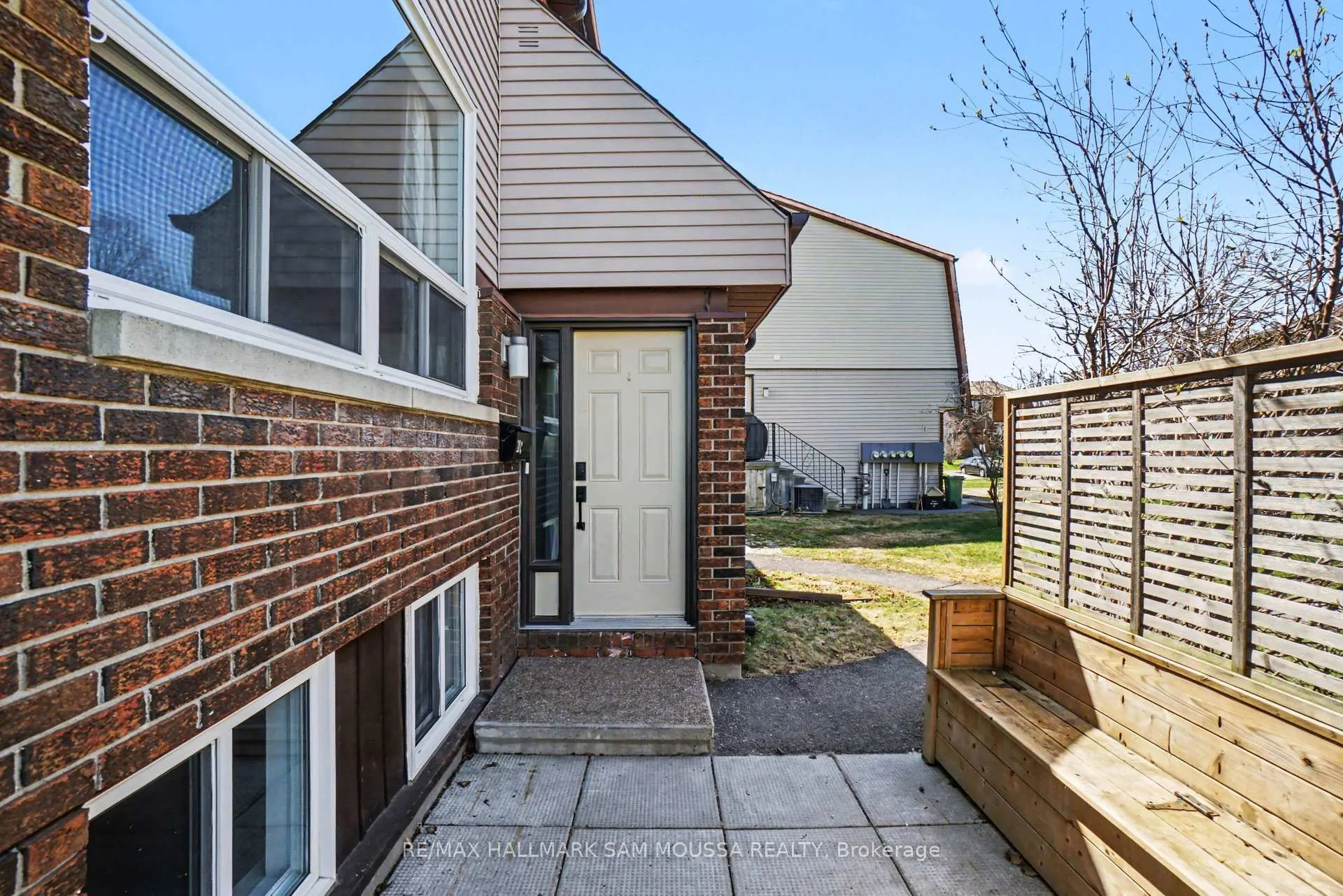 Photo 4 of 28C Woodvale Green, Ottawa, Craig Henry/Woodvale — HOMEH